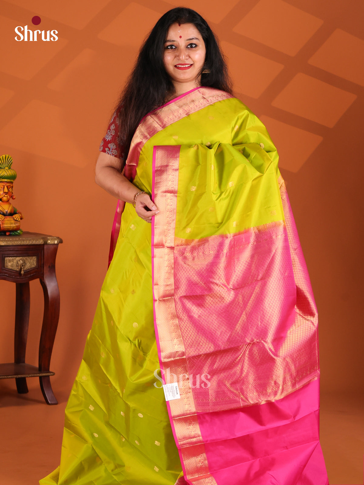 Light Green Kanchipuram Silk Saree with Contrast Pink Accents-1