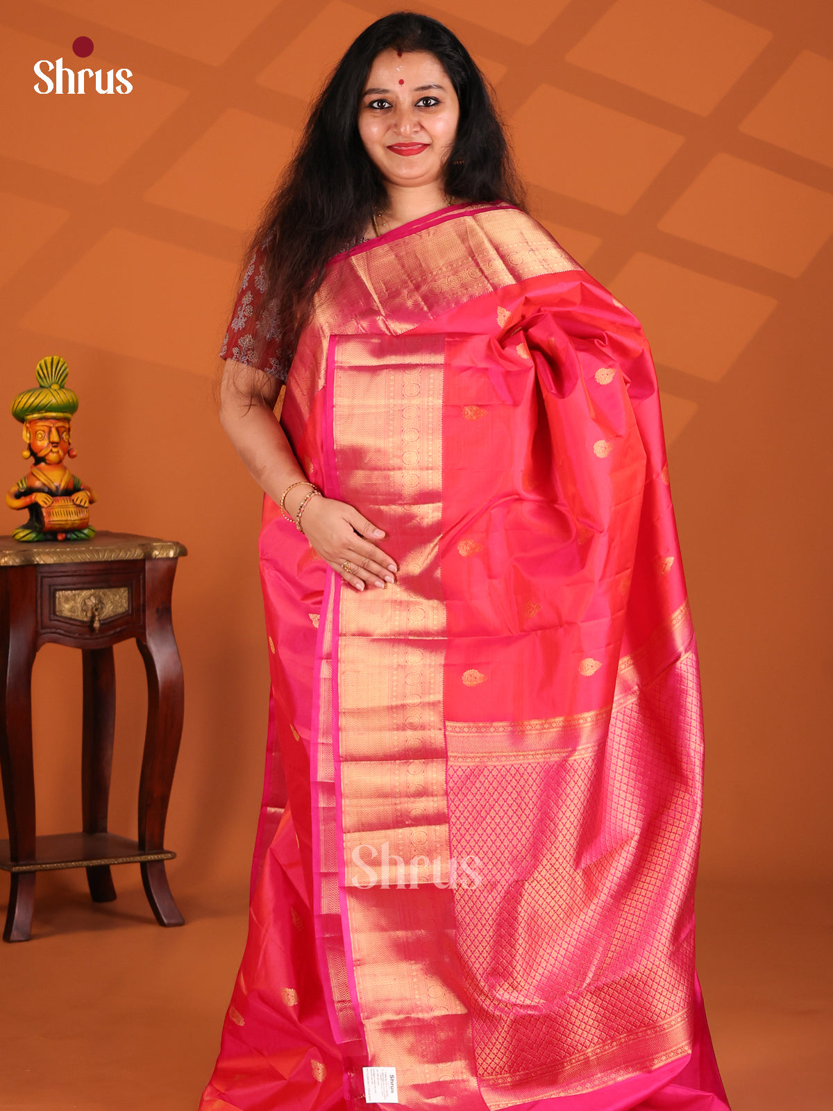 Exquisite Pink Kanchipuram silk Saree with zari floral vine border - Shop on Shrus.com