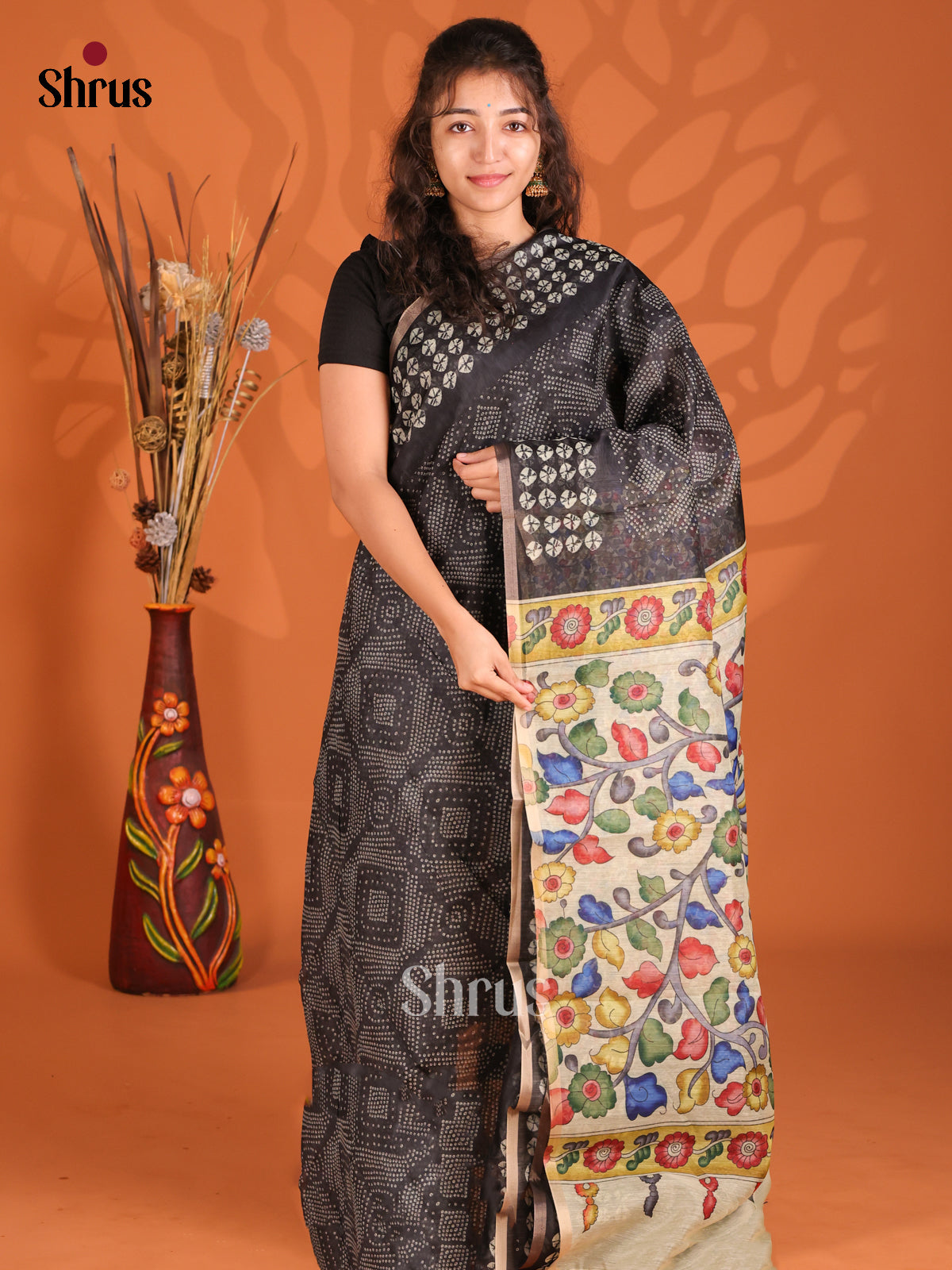 Black & Cream - Semi Maheswari saree