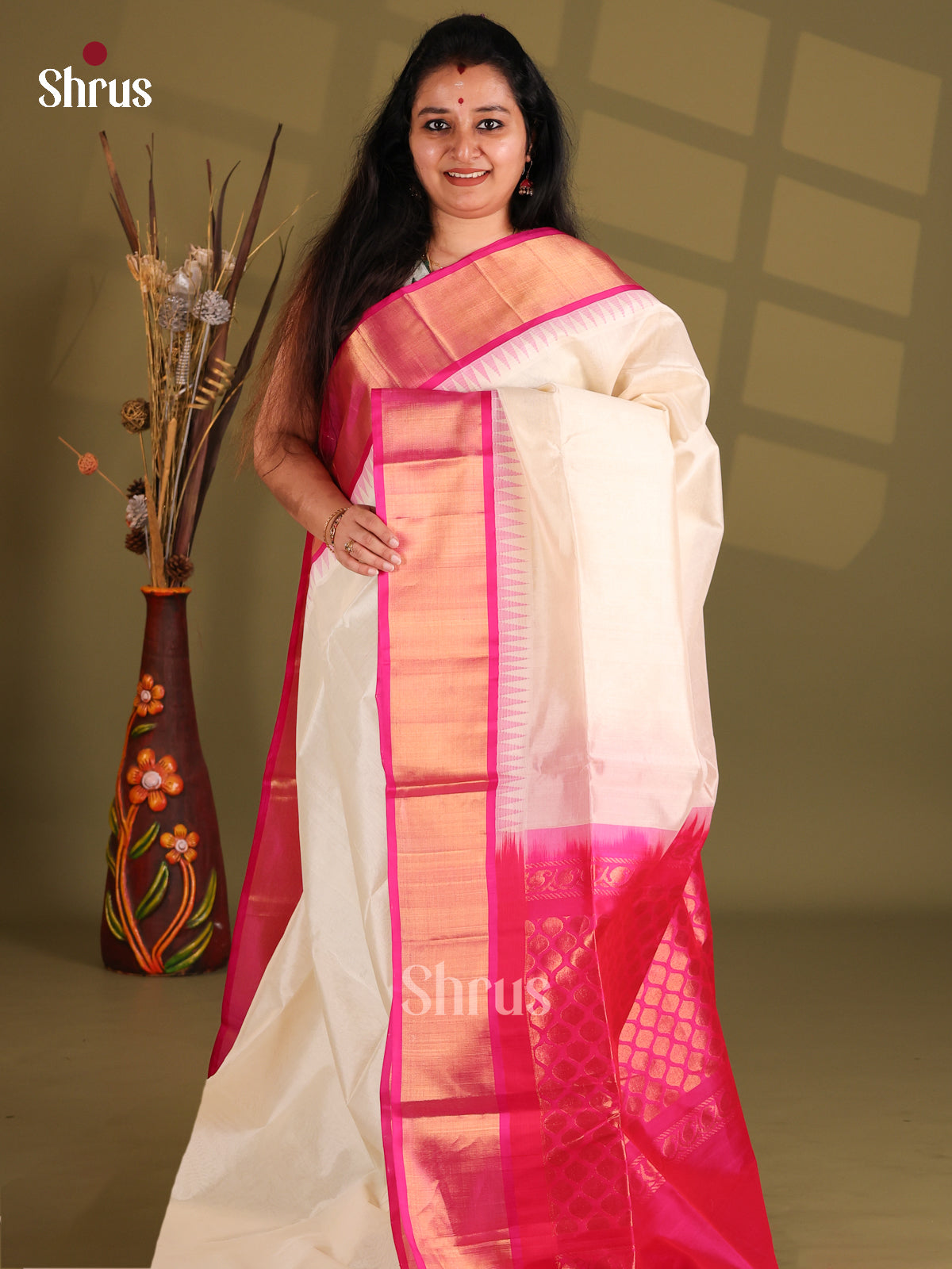 Cream Silk Cotton Saree with contrast Pink Kaddi Zari border - Shop on Shrus.com