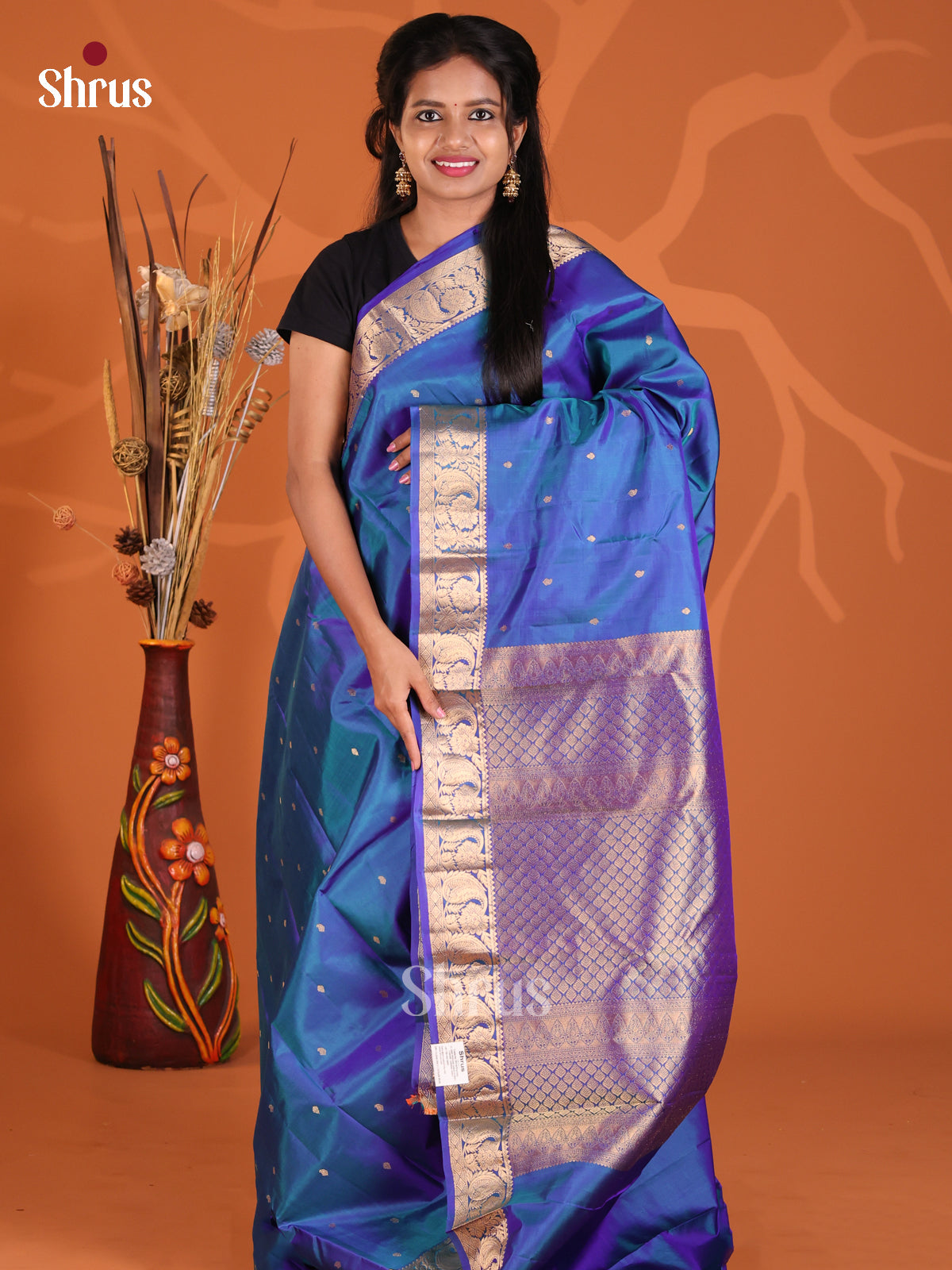 Blue Single Tone Kanchipuram silk Saree with floral vines zari border