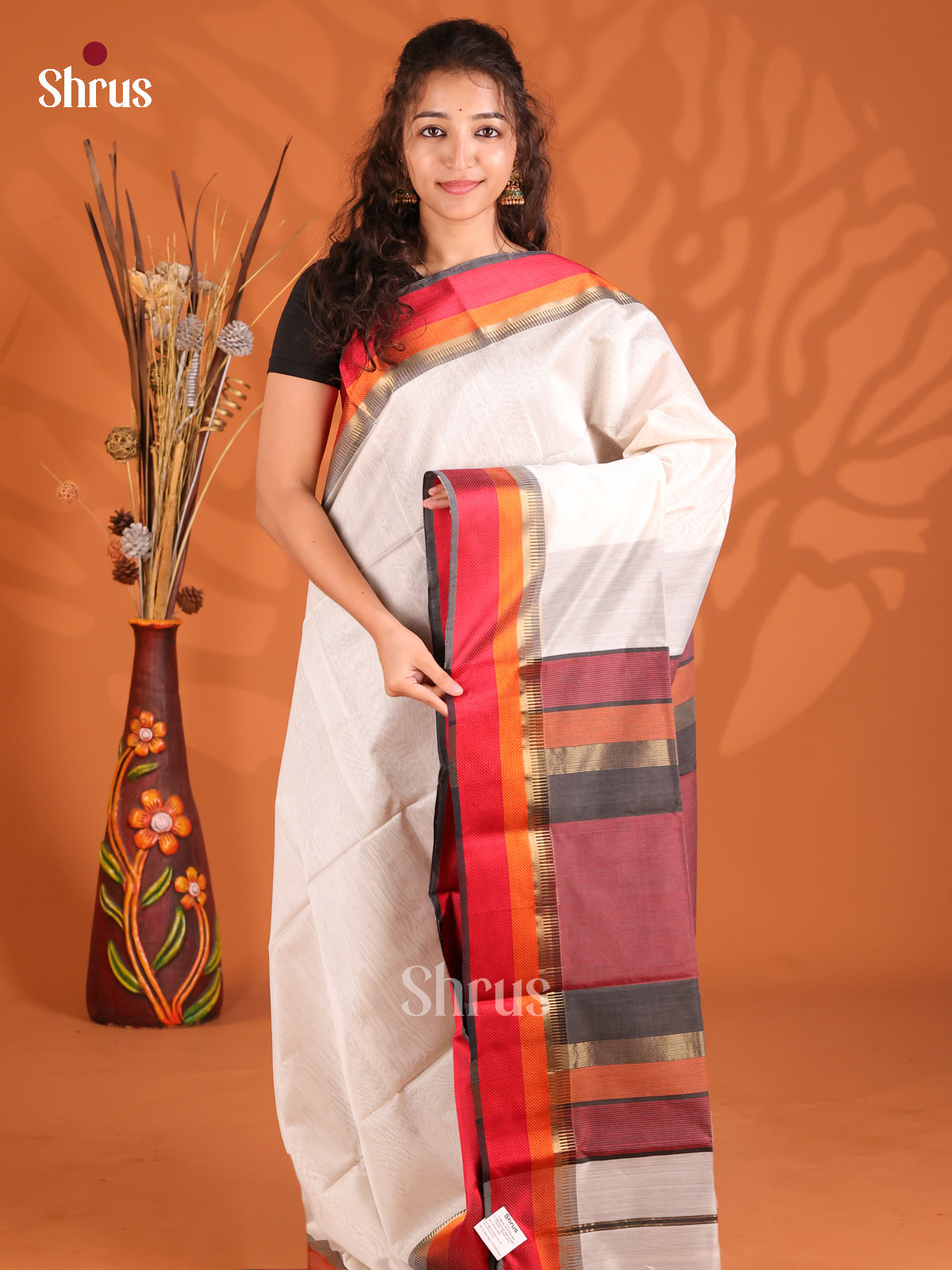 Cream & Black- Maheshwari silkcotton Saree