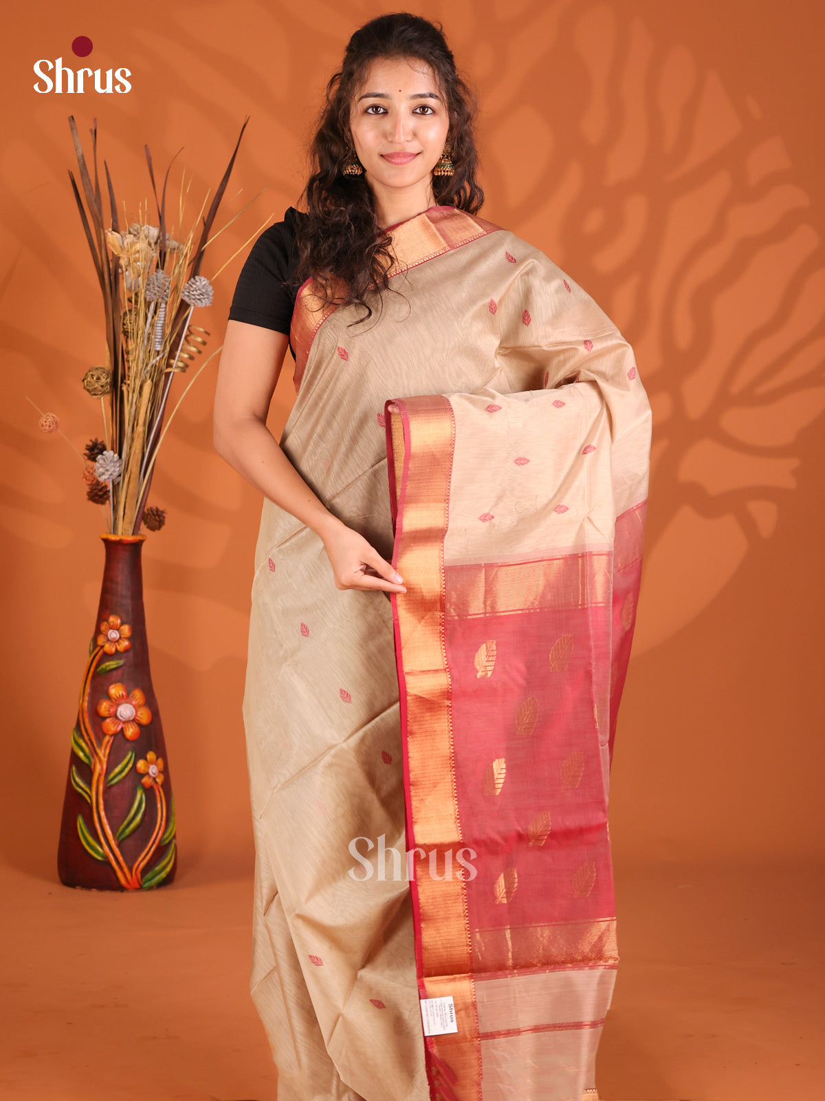 Grey & Red- Maheshwari silkcotton Saree - Shop on Shrus.com