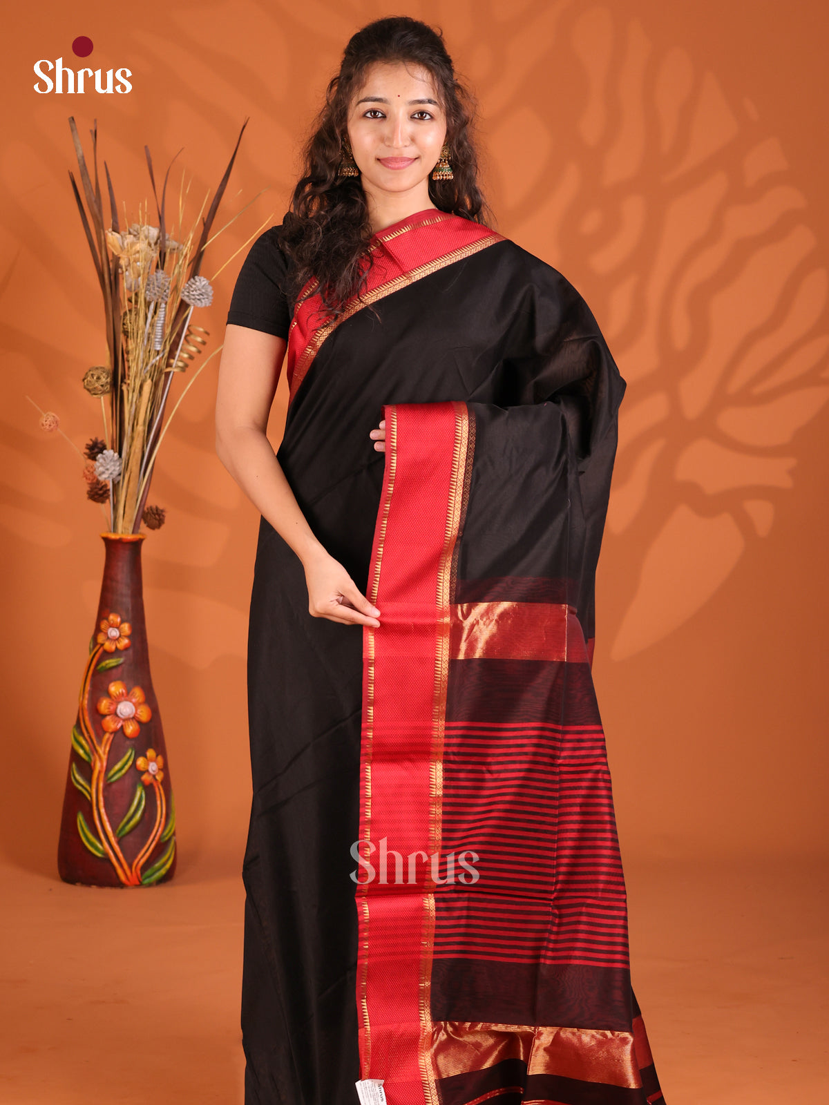Black & Red - Maheshwari silkcotton Saree