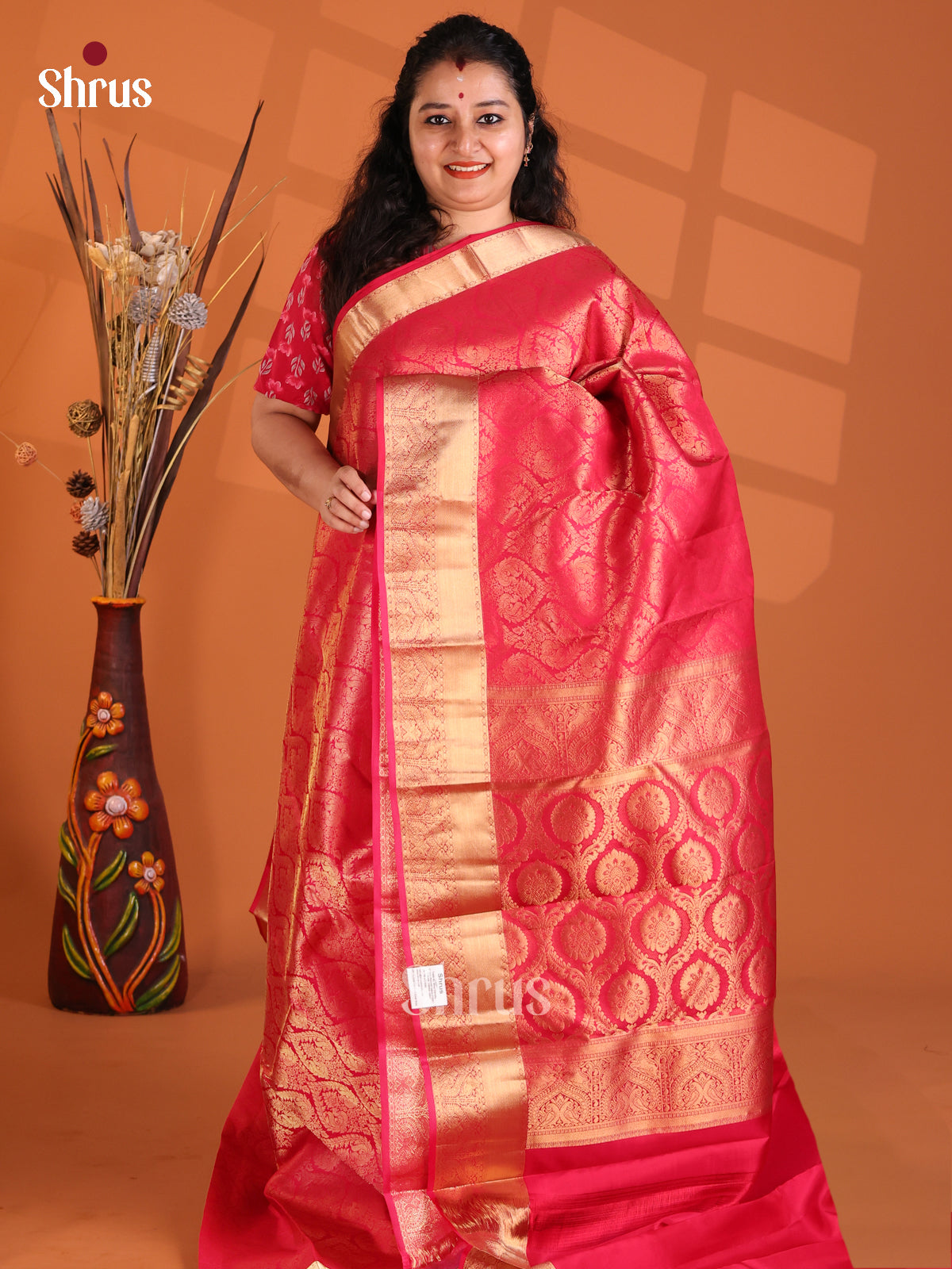 Gorgeous Red single Tone Kanchipuram silk Saree with gold zari floral brocade