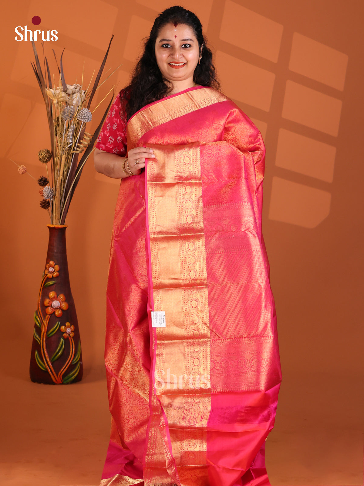 Gorgeous Pink Kanchipuram silk Saree with floral nestling zari brocade-1