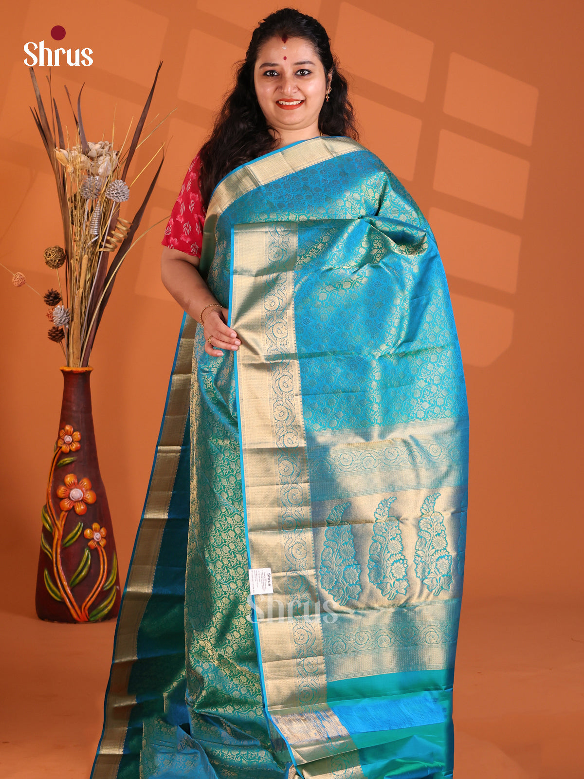 Elegant Blue single tone Kanchipuram silk Saree with gold zari brocade