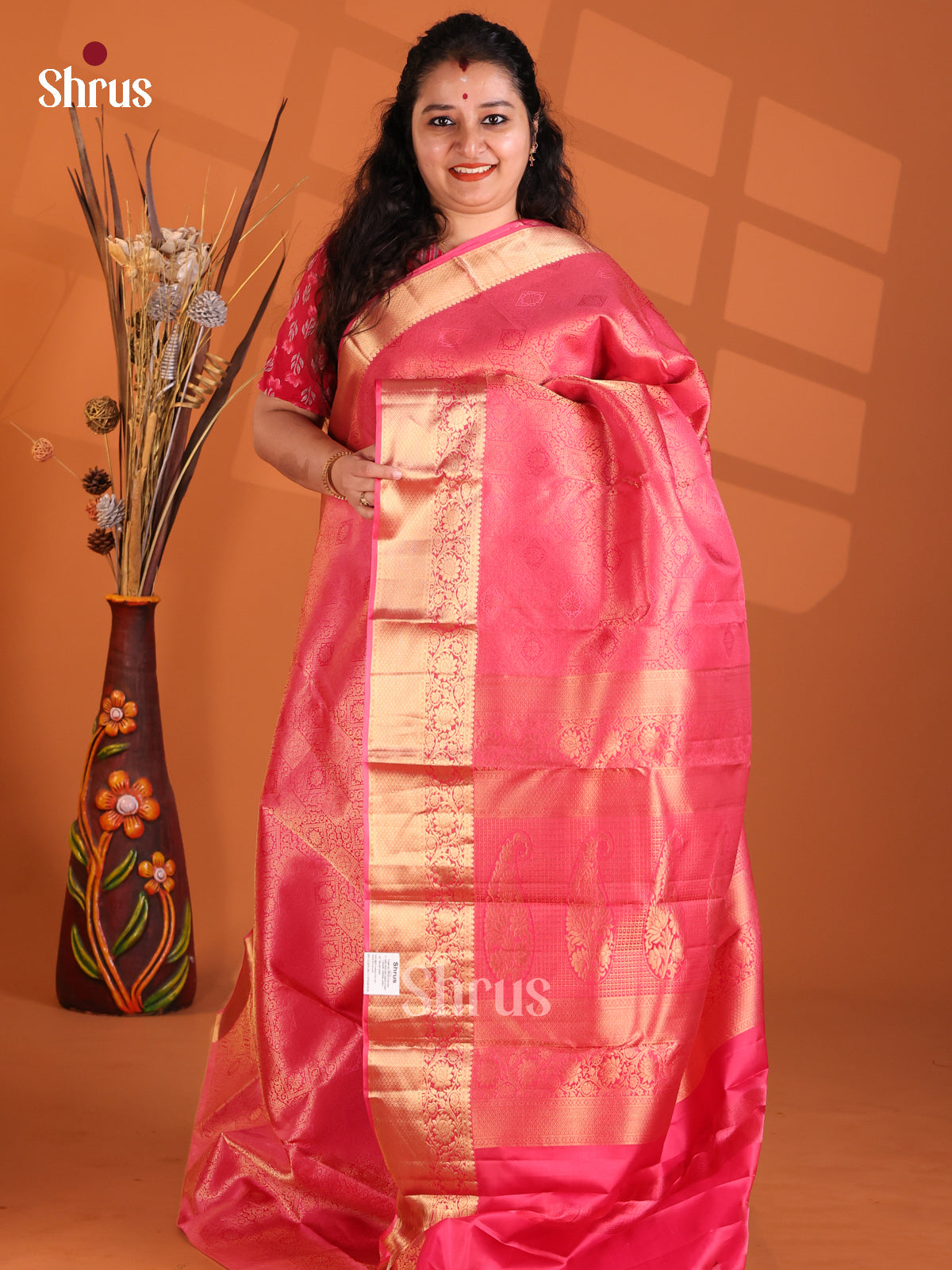 Exquisite Pink Kanchipuram silk Saree with zari woven floral nestling brocade-1