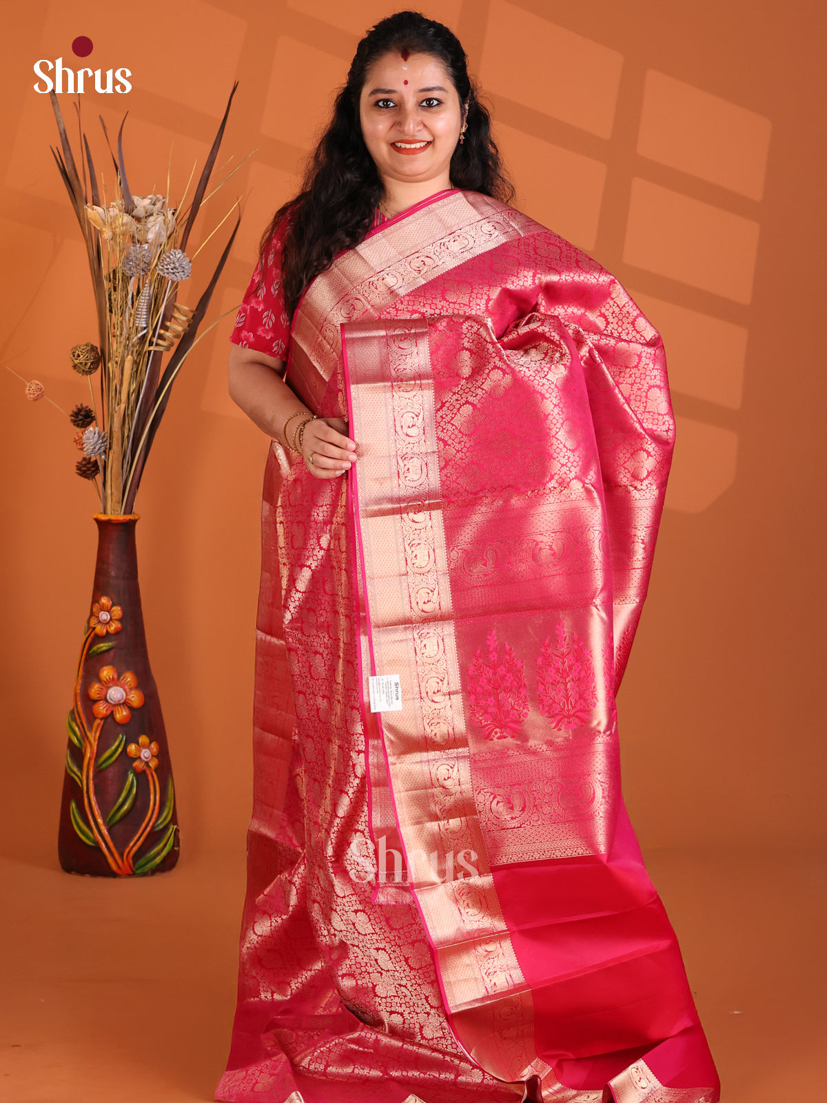 Gorgeous Red monochrome Kanchipuram silk Saree with floral brocade