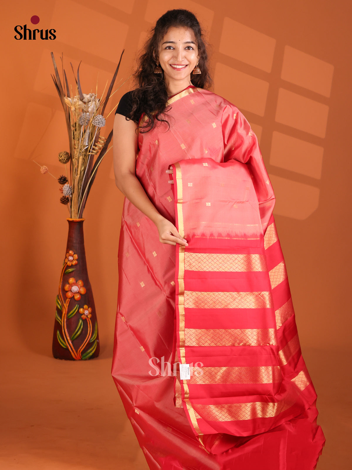 Peachish Pink & Red borderless Kanchipuram silk Saree
