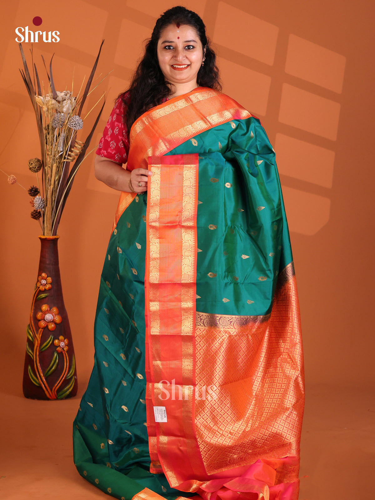 Classy Green Kanchipuram silk Saree with Orange rettaipet border