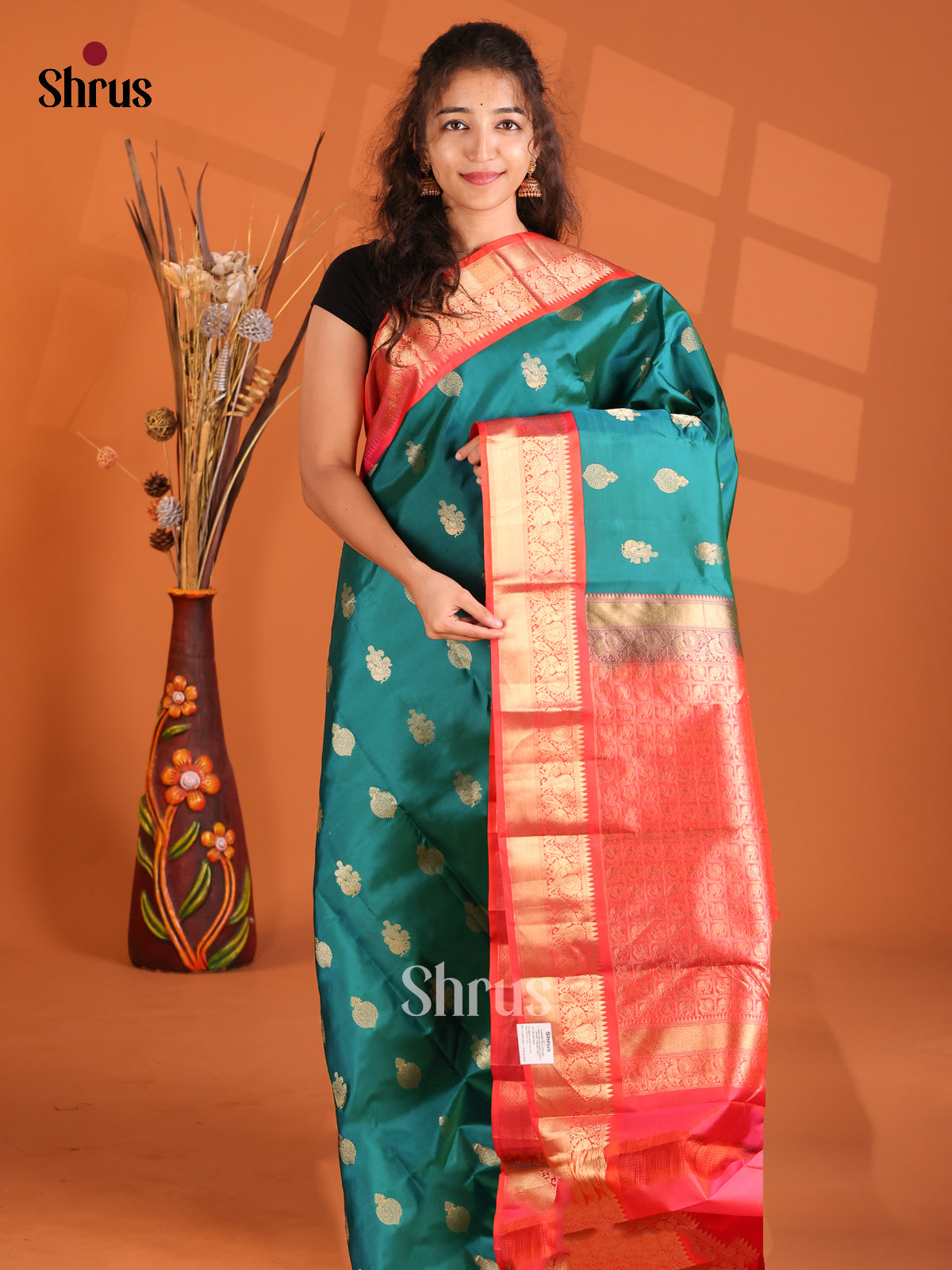 Gorgeous Peacock Green Kanchipuram silk Saree with rich traditional border - Shop on Shrus.com
