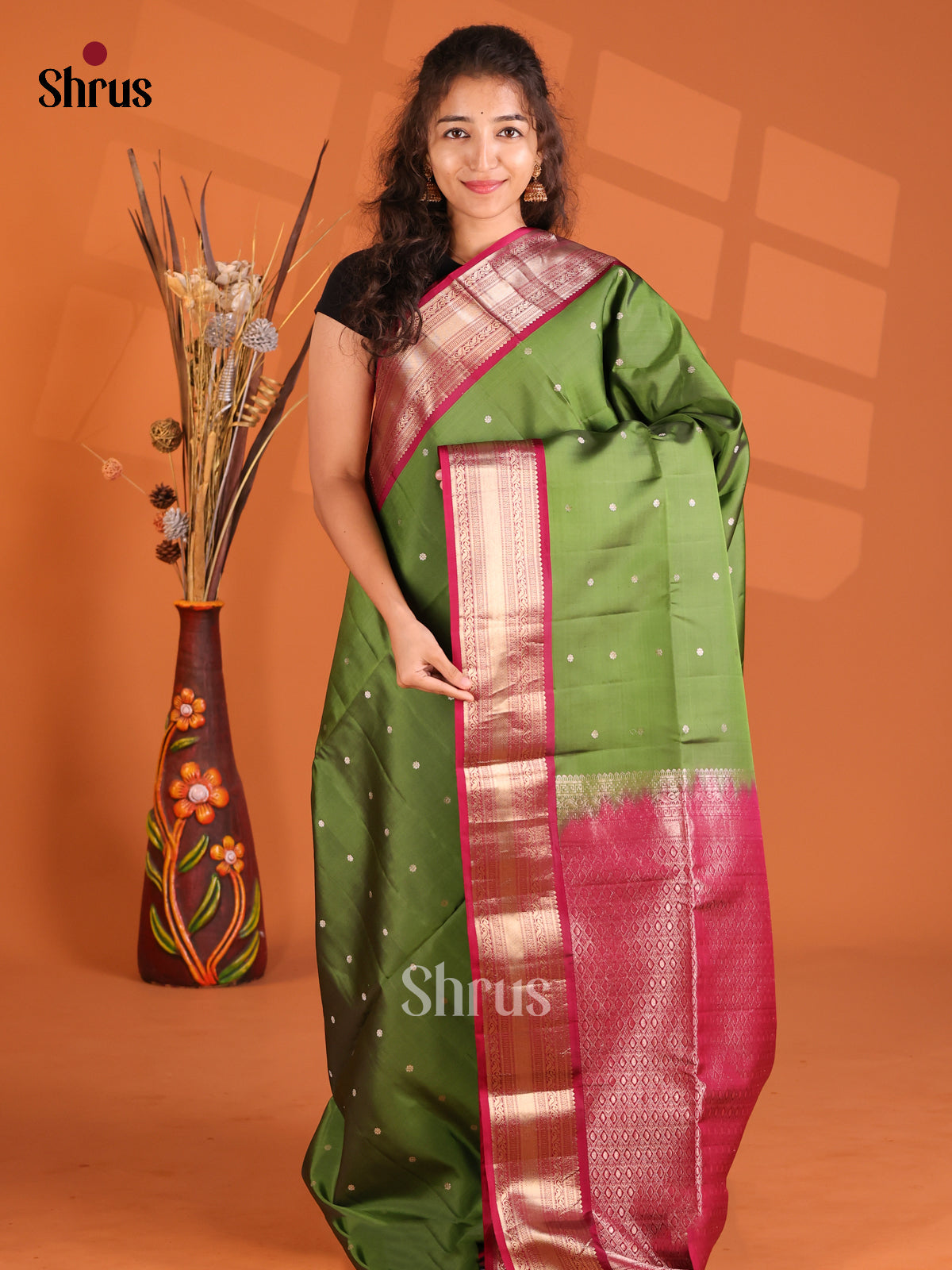 Classy Green Soft Silk Saree with rich tradional zari border & Pallu-1