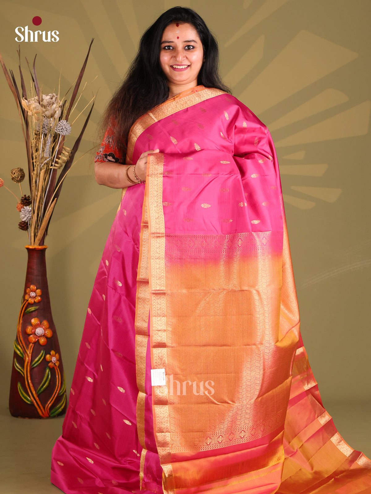Charming Pink Kanchipuram silk Saree gleams with gold zari buttas-1