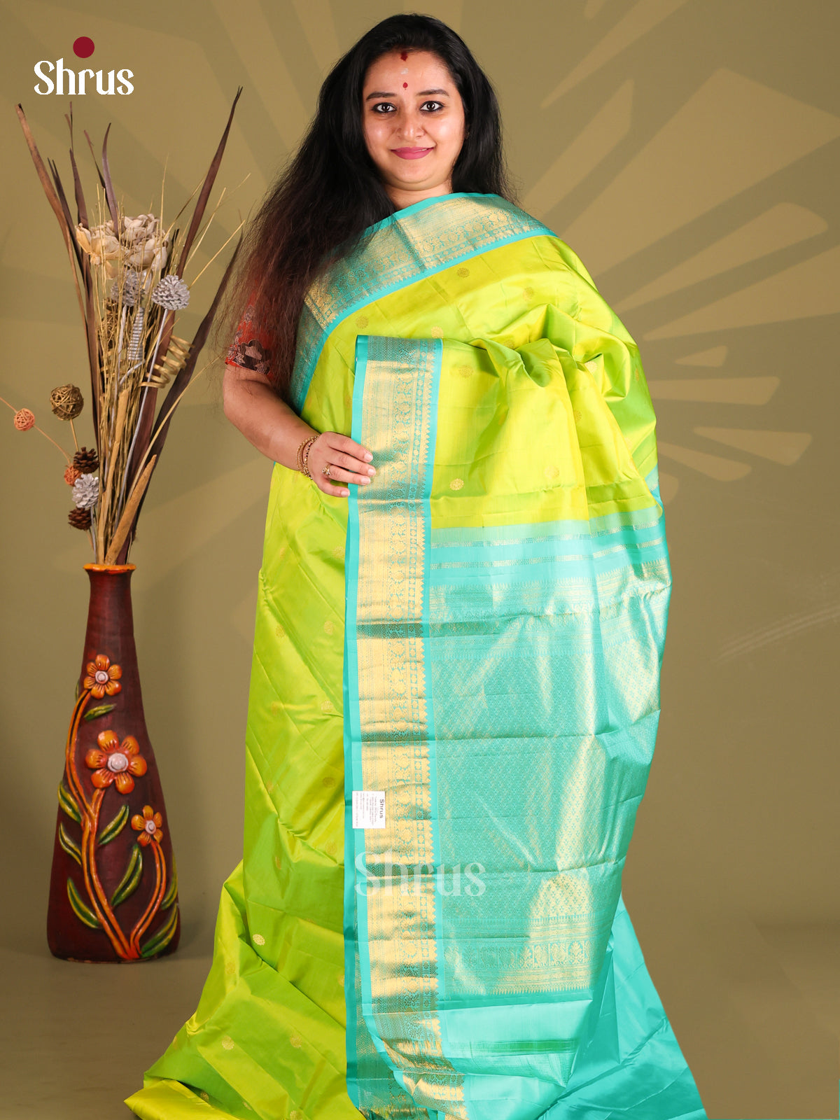Exquisite Light Green Kanchipuram silk Saree gleams with gold zari floral buttas