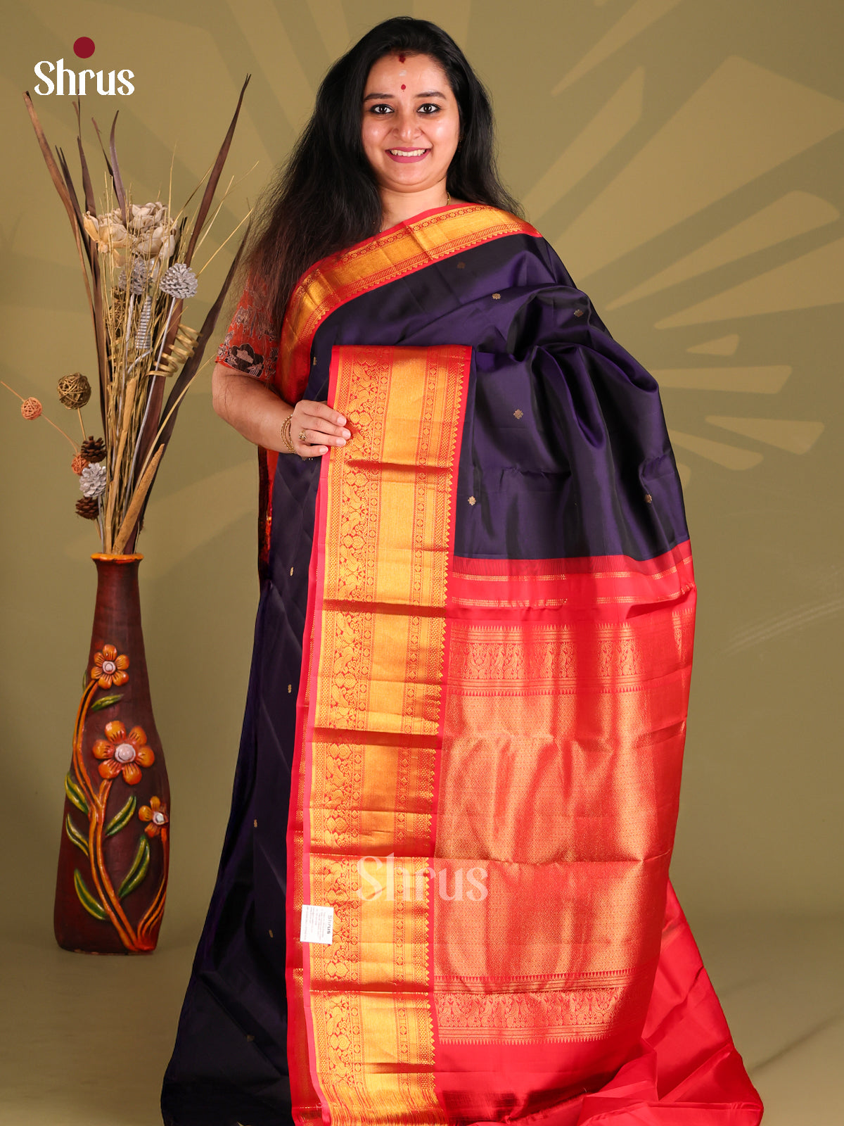 Classy Violet Kanchipuram silk Saree with peacock vines zari border