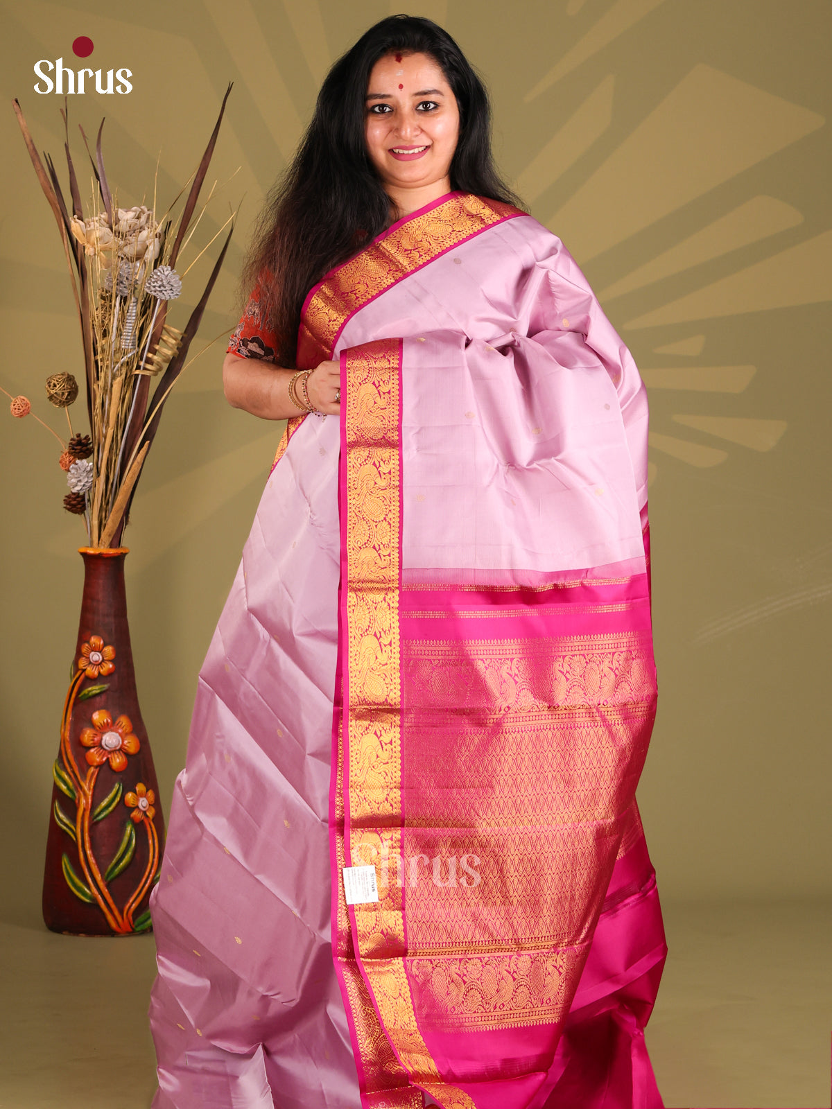 Charming Lavender Kanchipuram silk Saree with contrast peacock vines pink zari border