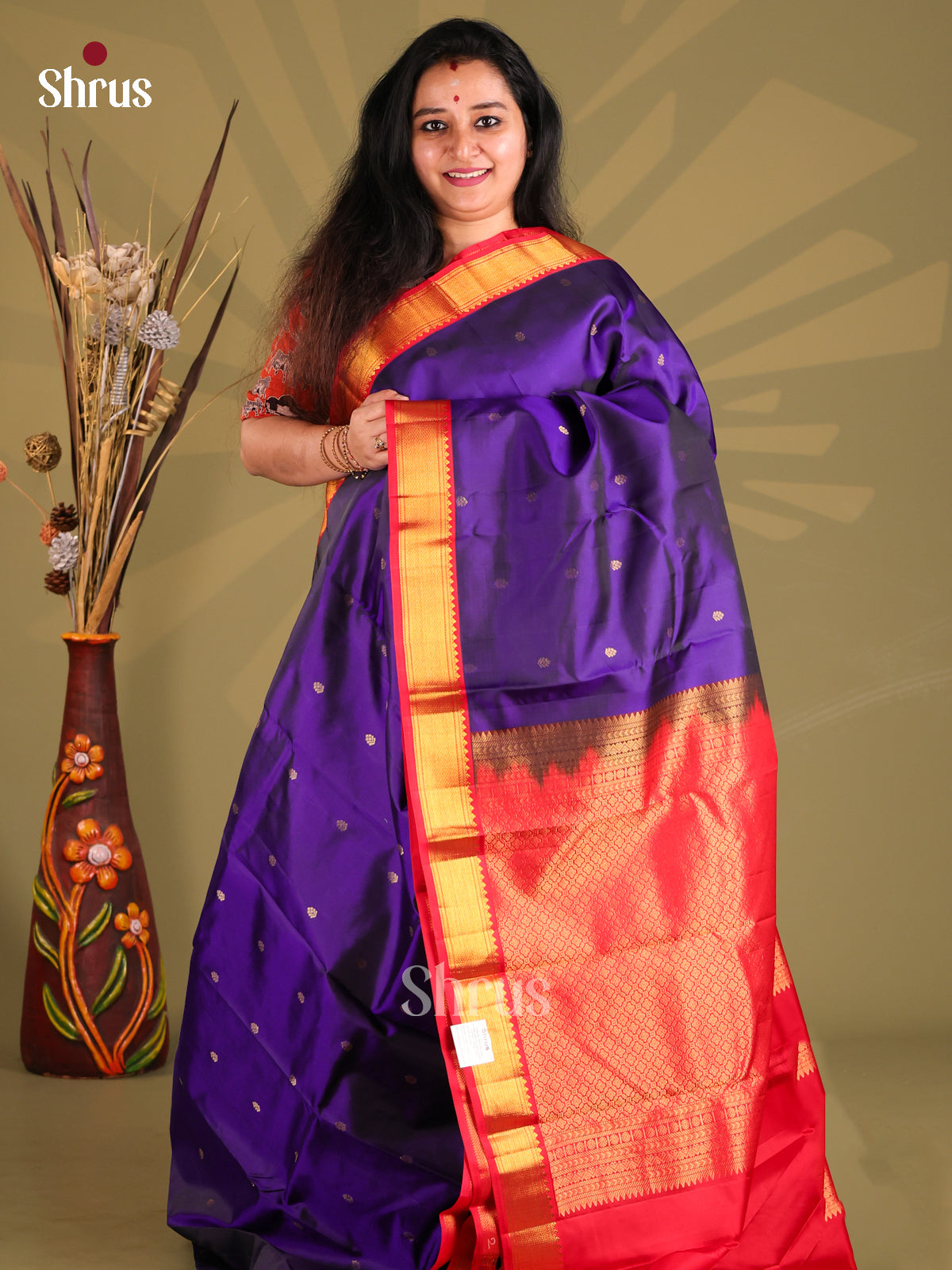 Radiant Violet Kanchipuram silk Saree dazzles with gold zari buttas-1