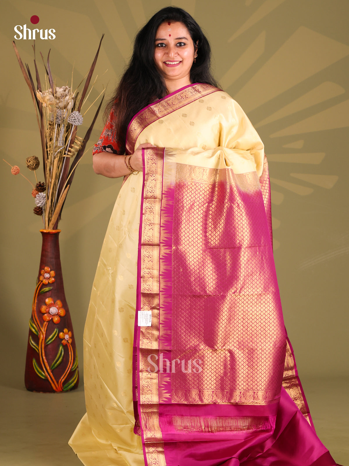 Stunning Cream Kanchipuram silk Saree with rich traditional border-1