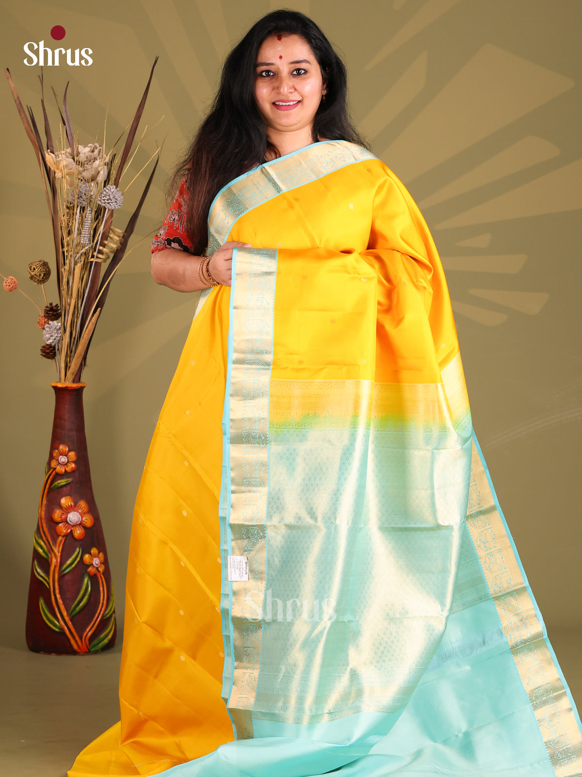 Glorious Yellow Kanchipuram silk Saree with peacock , yellis buttas border-1
