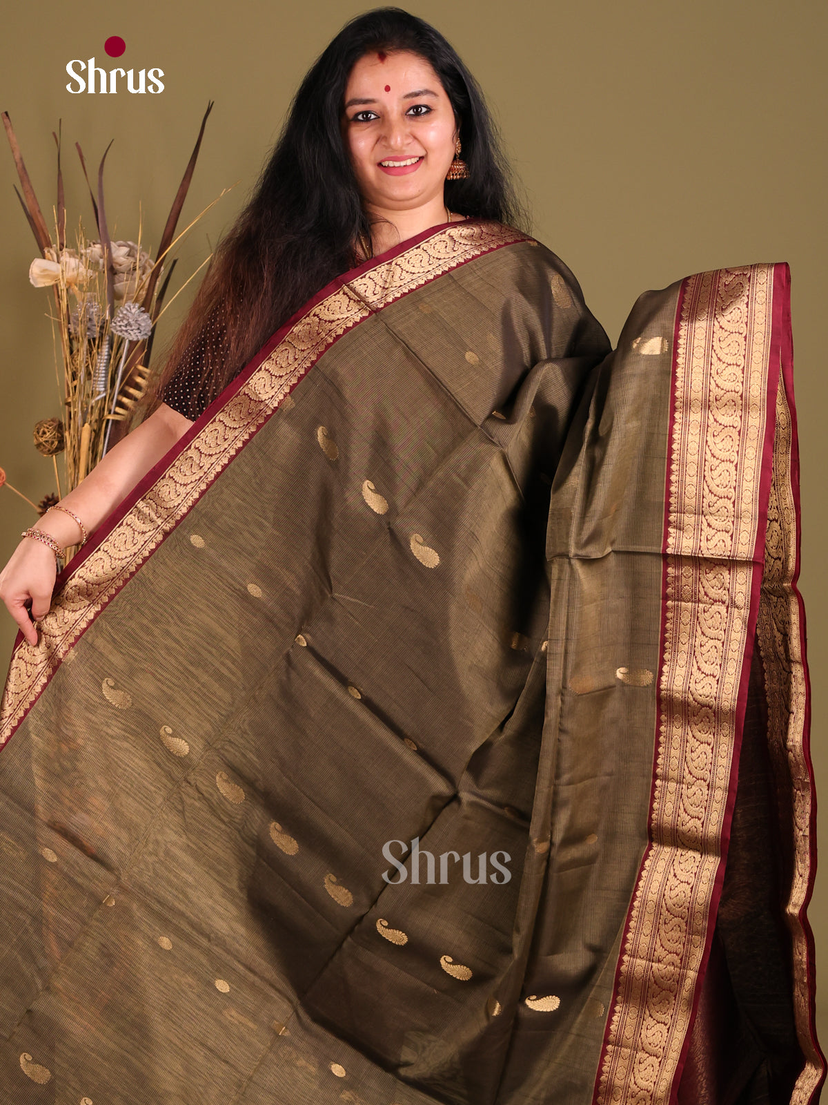 Grey & Maroon Silk Cotton Saree with zari manga buttas - Shop on Shrus.com