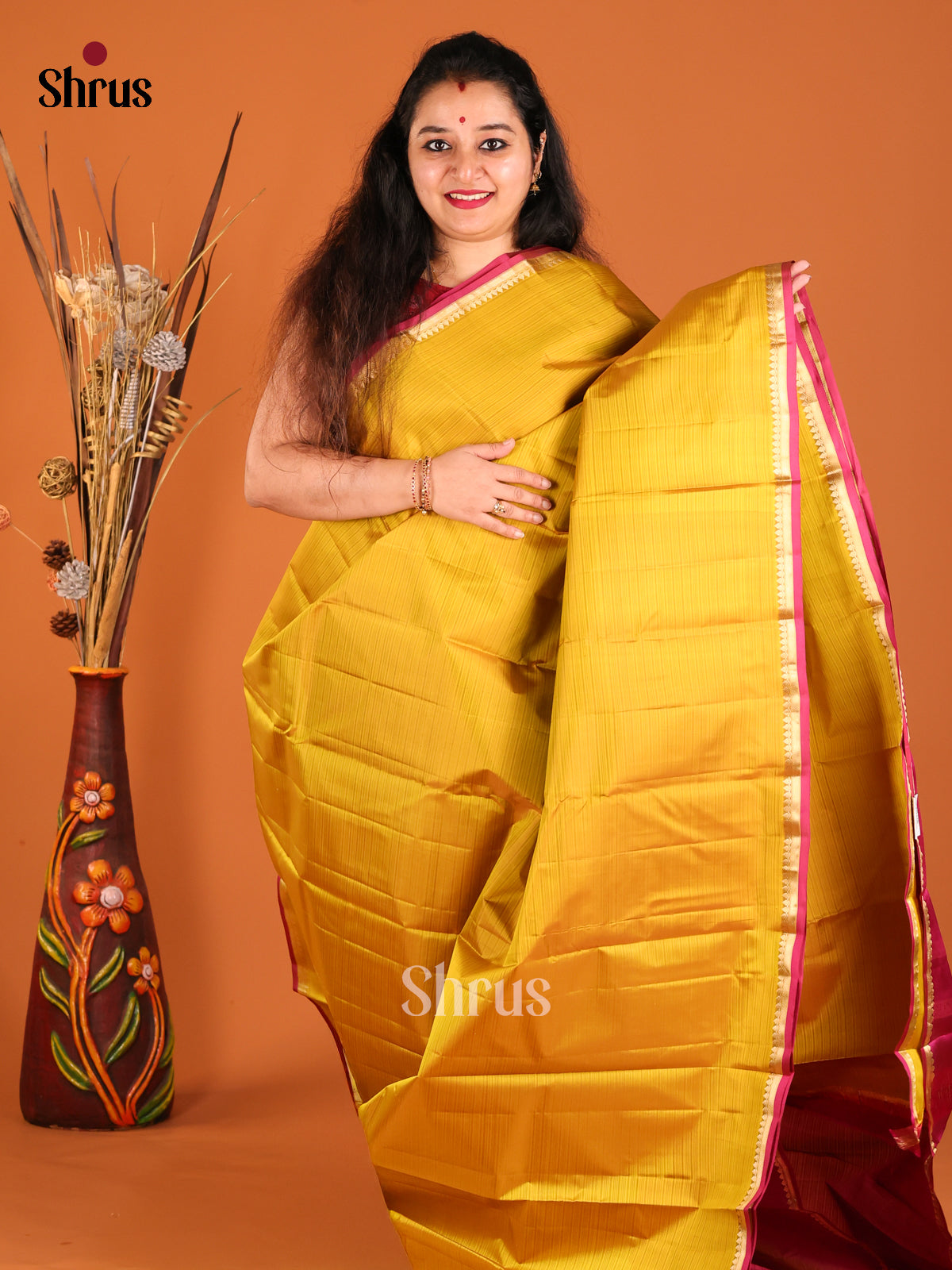 Mustard & Maroon Kanchipuram silk Saree with thin zari border-2