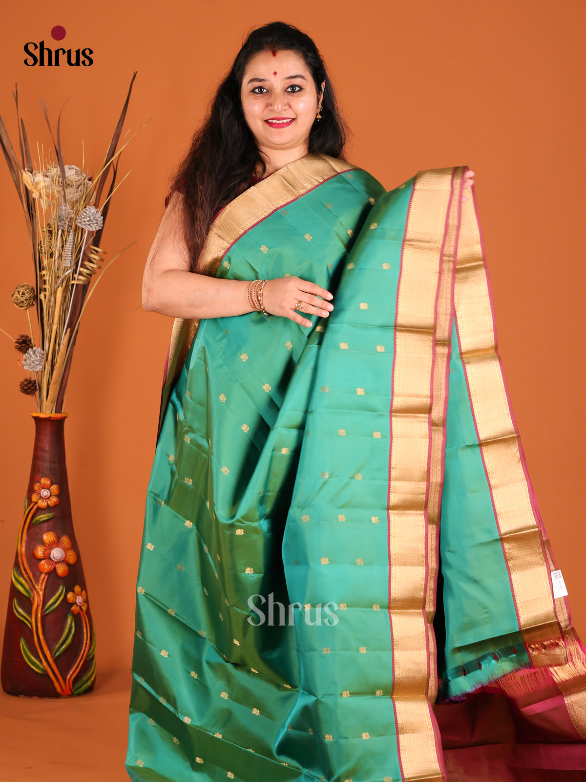 Green & Maroon Kanchipuram silk Saree with contrast Kaddi zari border-2