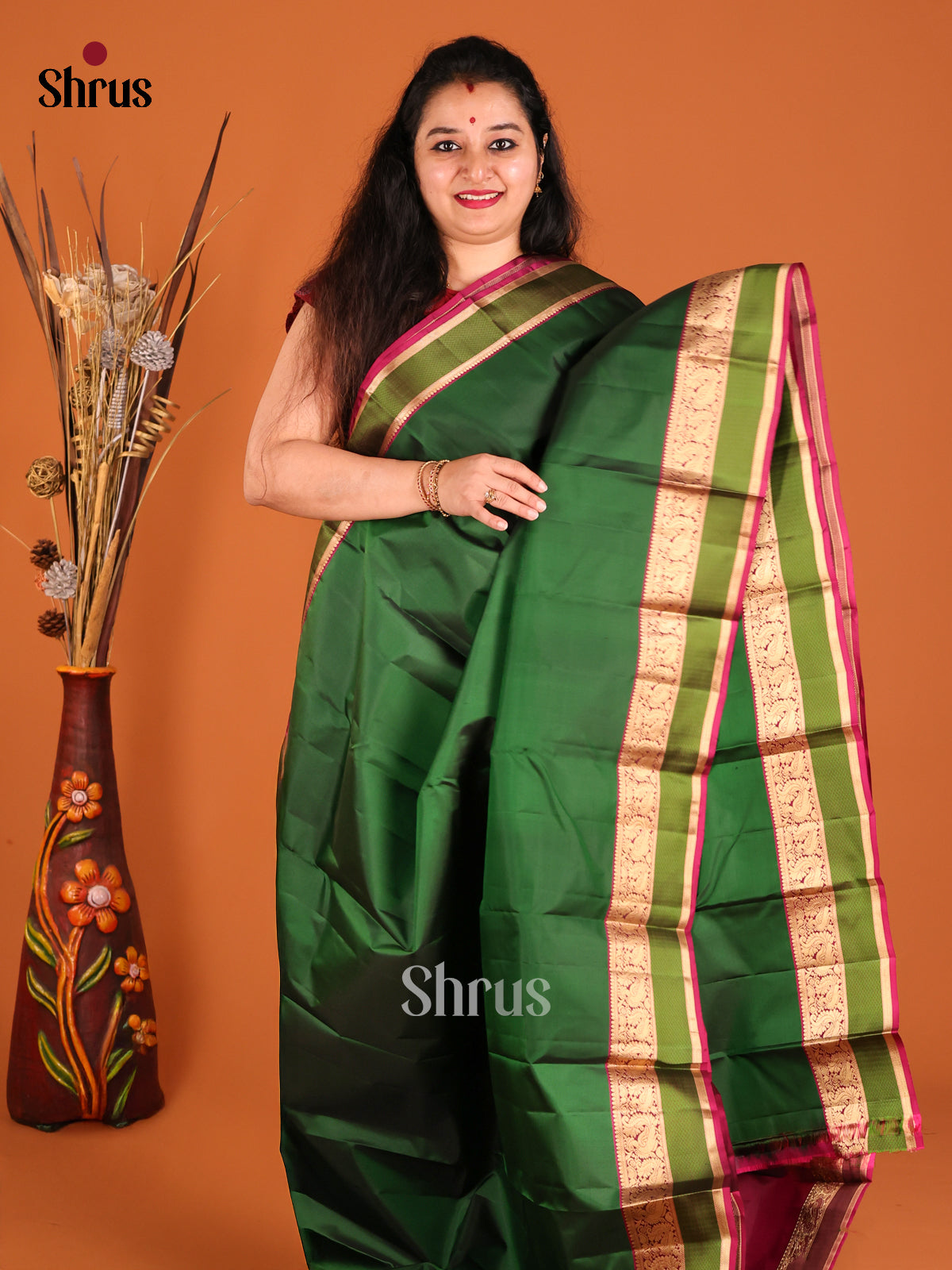 Classy green & Purple Kanchipuram silk Saree with floral nestling brocade pallu-2