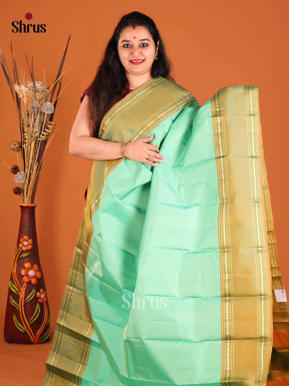 Pista Green Kanchipuram silk Saree with contrast rettaipet border-2