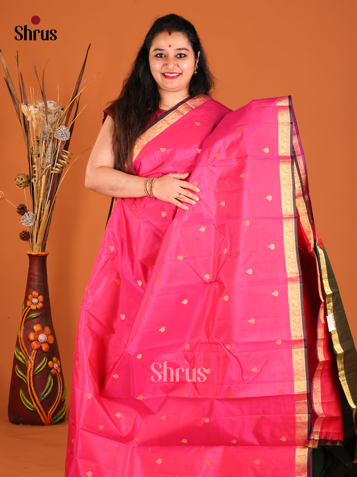 Pink & Green Kanchipuram silk Saree gleams with zari drop buttas-2