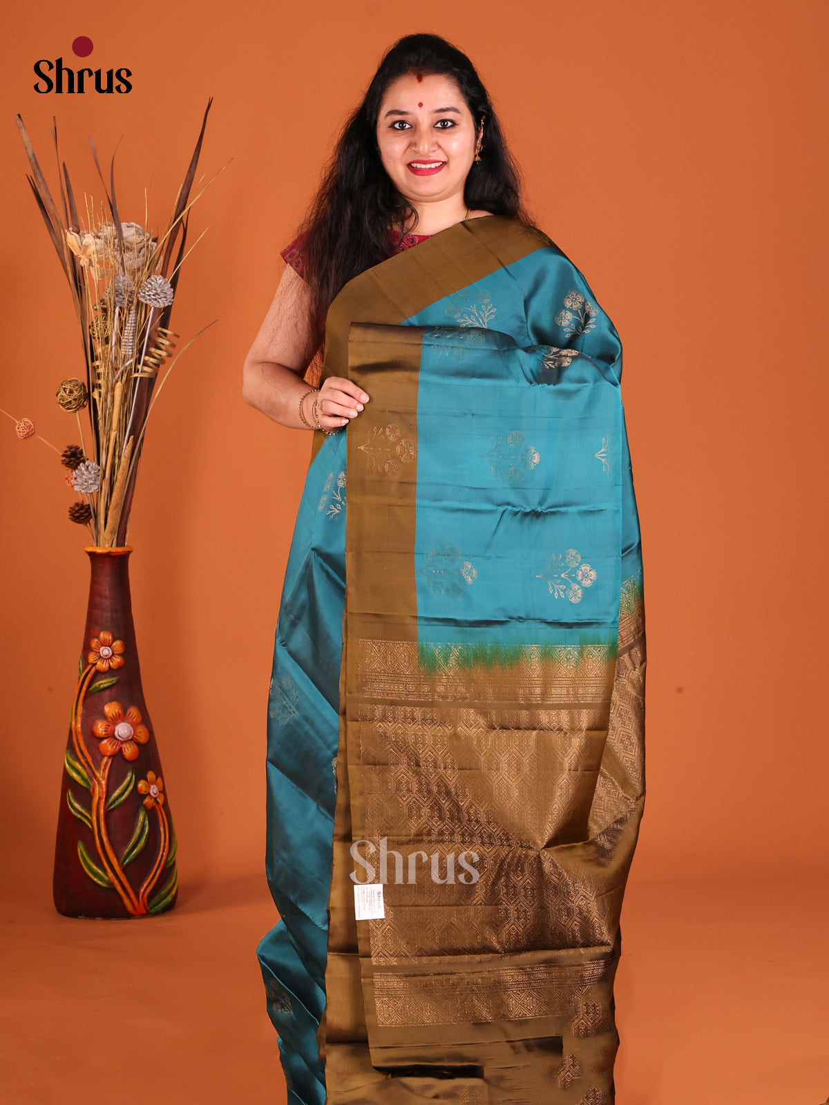 Blue & Chutney green Softsilk-halfpure Saree dazzles with zari floral buttas