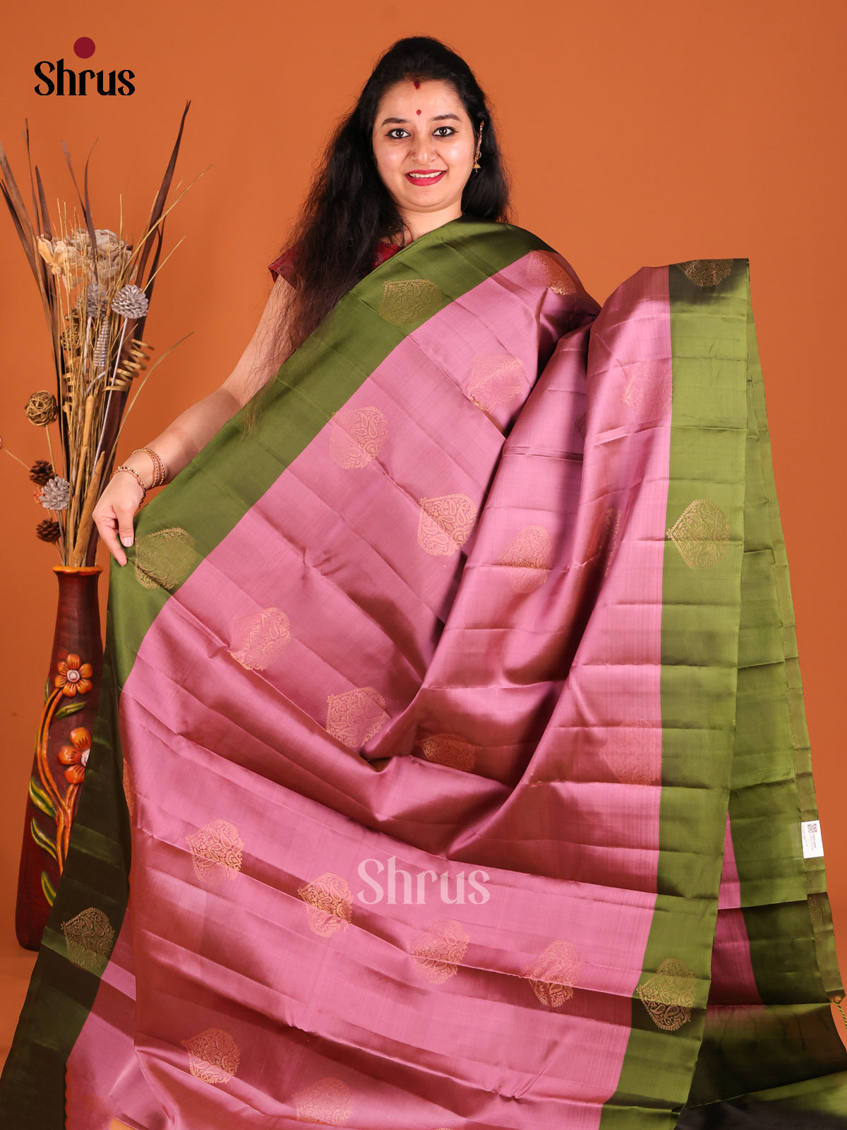 Onion pink and Green Softsilk-halfpure Saree with gold zari floral motifs