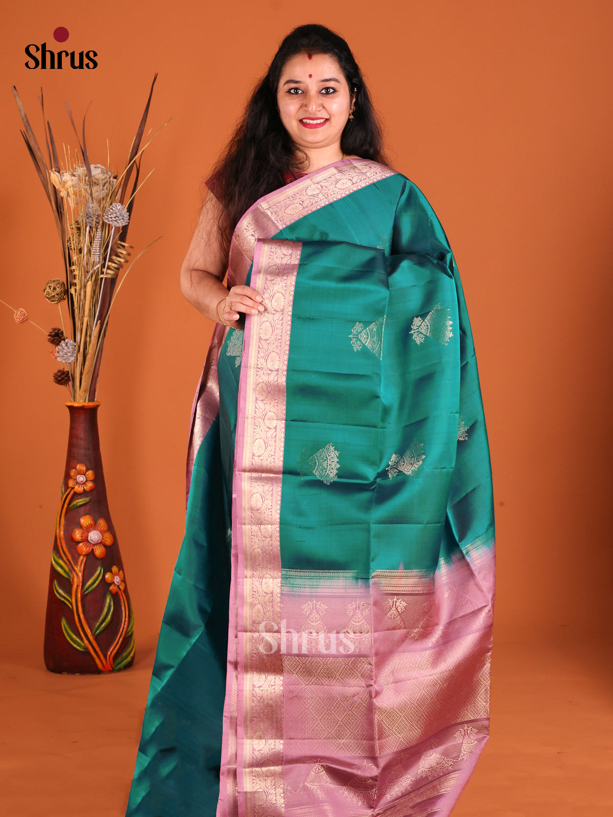 Classy Green & Onion Pink Soft Silk Saree gleams with gold zari floral motifs-1