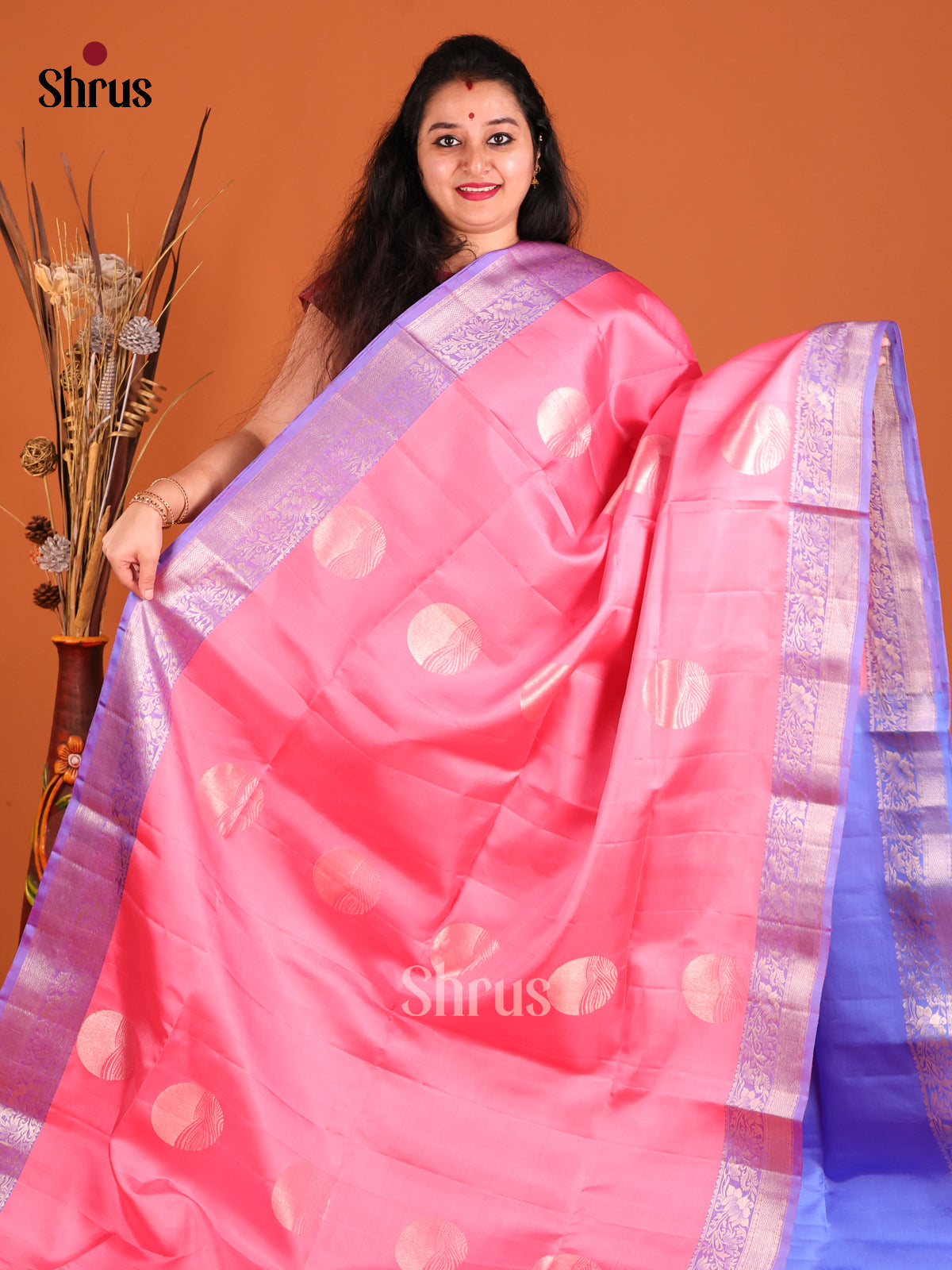 Charming Pink Soft Silk Saree gleams with gold zari motifs-2