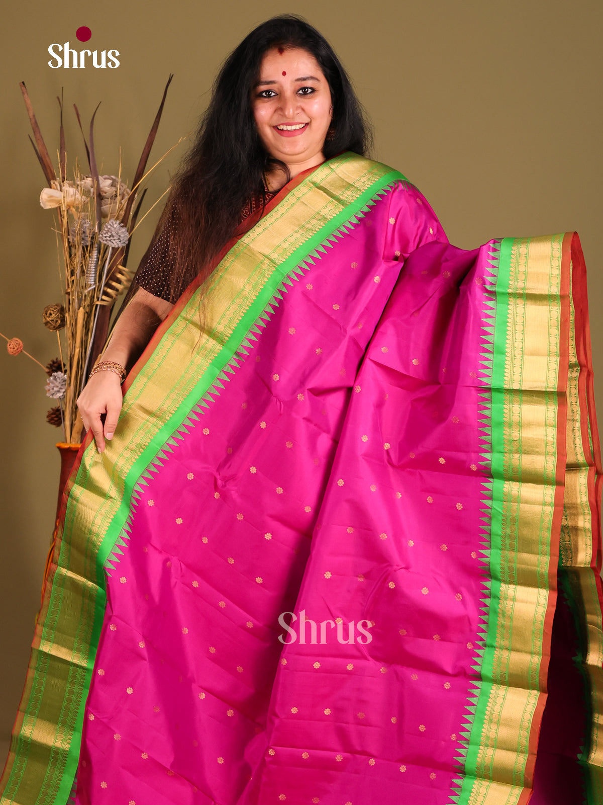 Charming Magenta Gadwal silk Saree with Zari Buttas & Green zari border-1