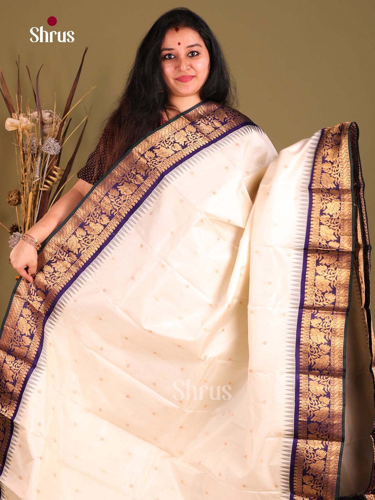 Lustrous Cream Gadwal silk Saree with Gold Buttas & Navy Blue floral vines zari border-1