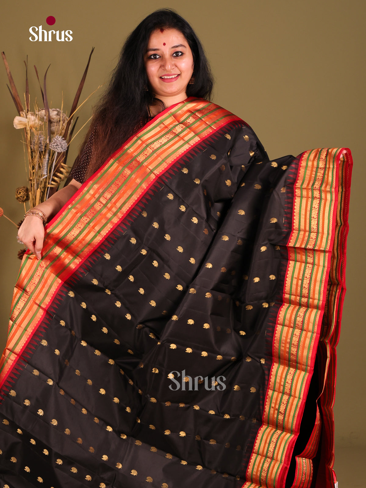Majestic Black Gadwal silk Saree with peacock buttas & Red ZAri Woven Pallu-1
