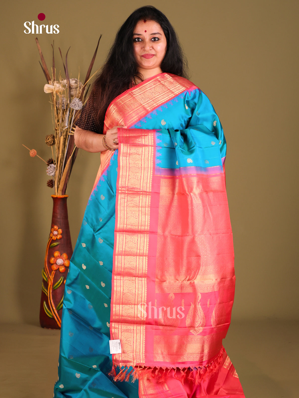 Opulent Blue Gadwal silk Saree with Manga Buttas & Pink zari brocade pallu