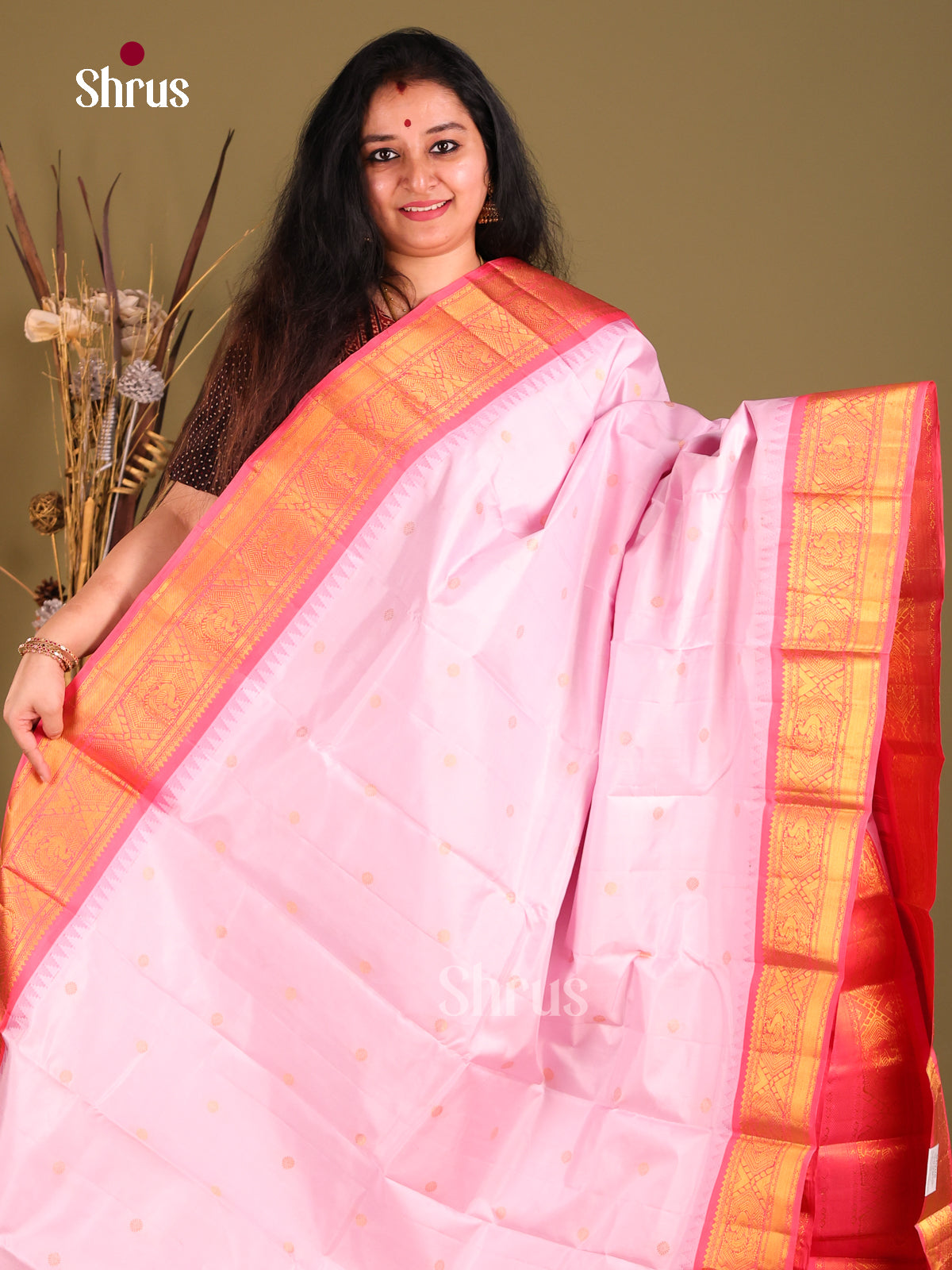 Elegant Baby Pink Gadwal silk Saree with zari buttas & Dark Pink Zari Woven Pallu-1