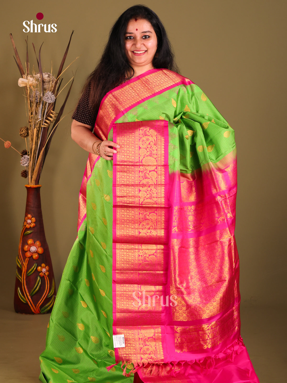 Exquisite Green Gadwal silk Saree with Zari checks, gold buttas & Pink Zari Border