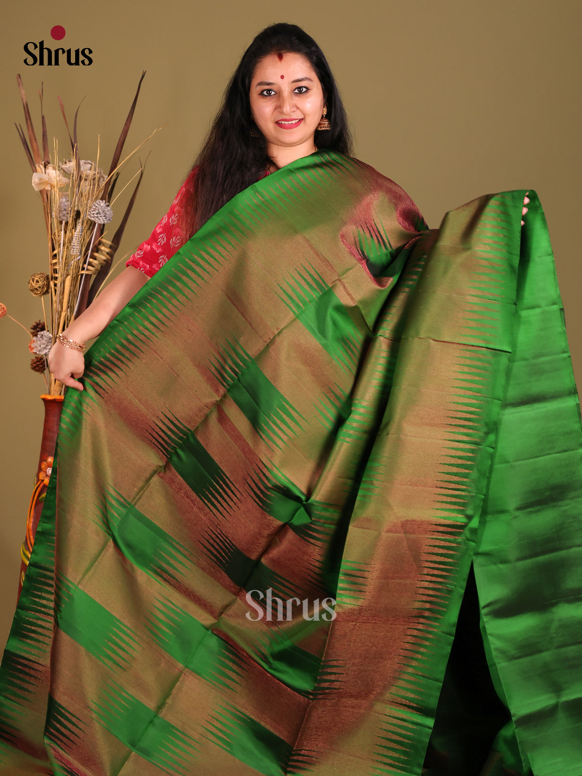 Green single tone Soft Silk Saree with rich zari pallu-2