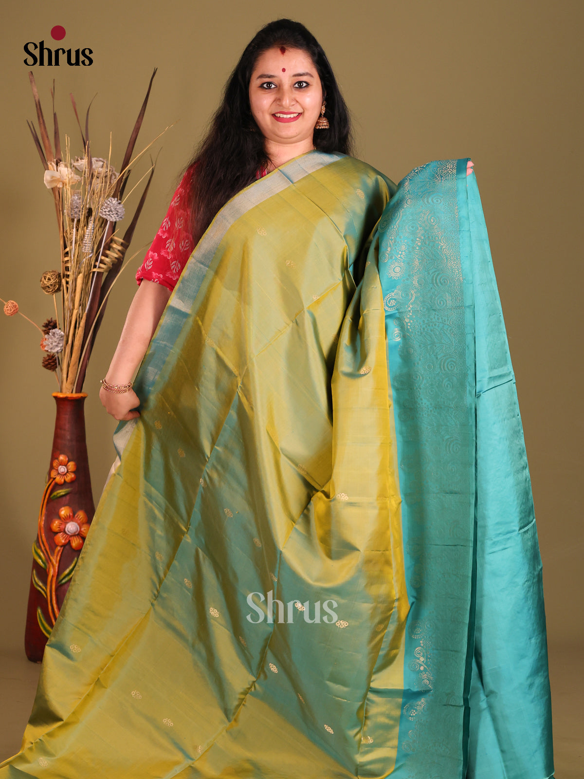 Double shaded Green Soft Silk Saree gleams with zati buttas-2