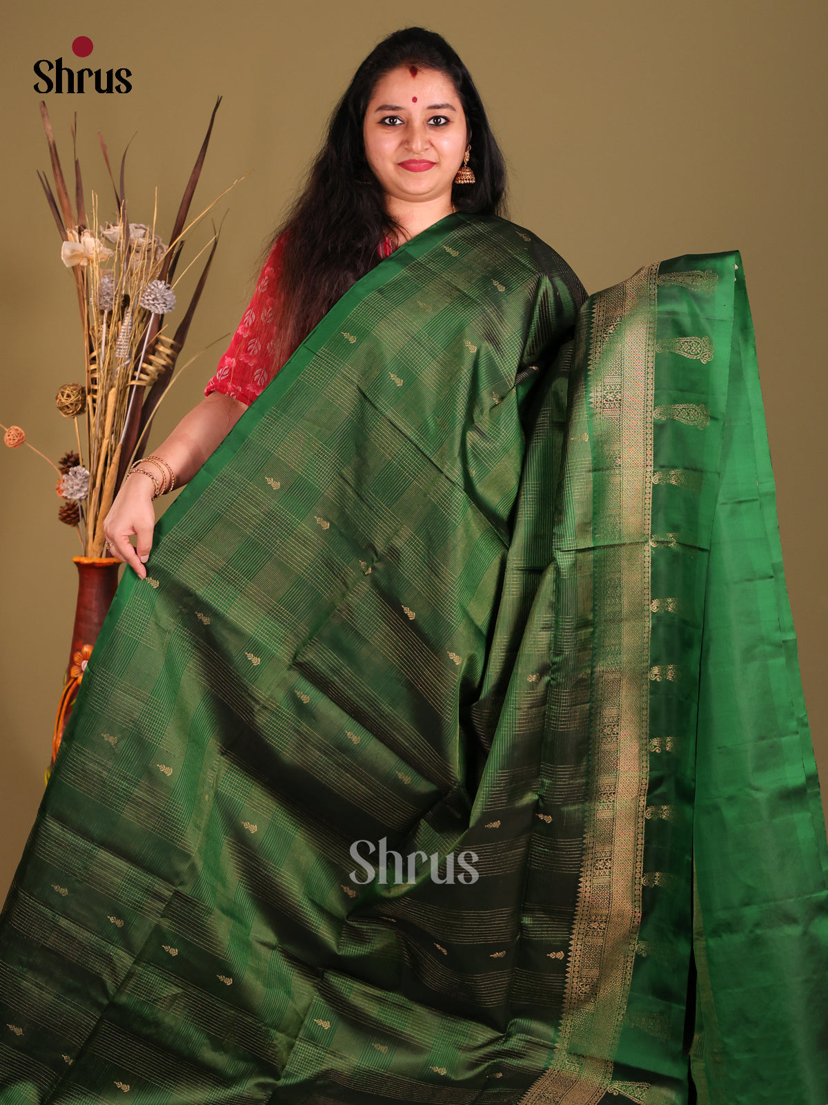 Green single tone Soft Silk Saree with zari checks , buttas - Shop on Shrus.com