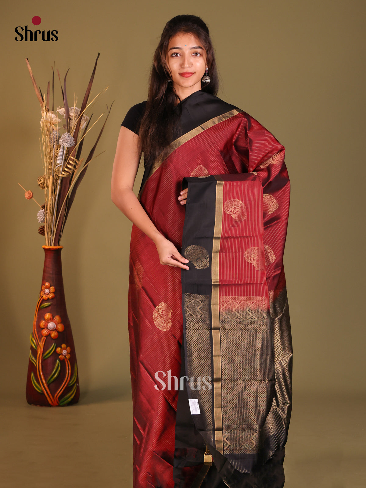 Maroon & Black Softsilk-halfpure Saree with zari paisley motifs - Shop on Shrus.com
