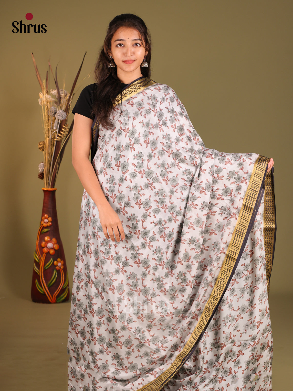 Chic Off White Mysore crepe Silk Saree With Dark Blue Pallu