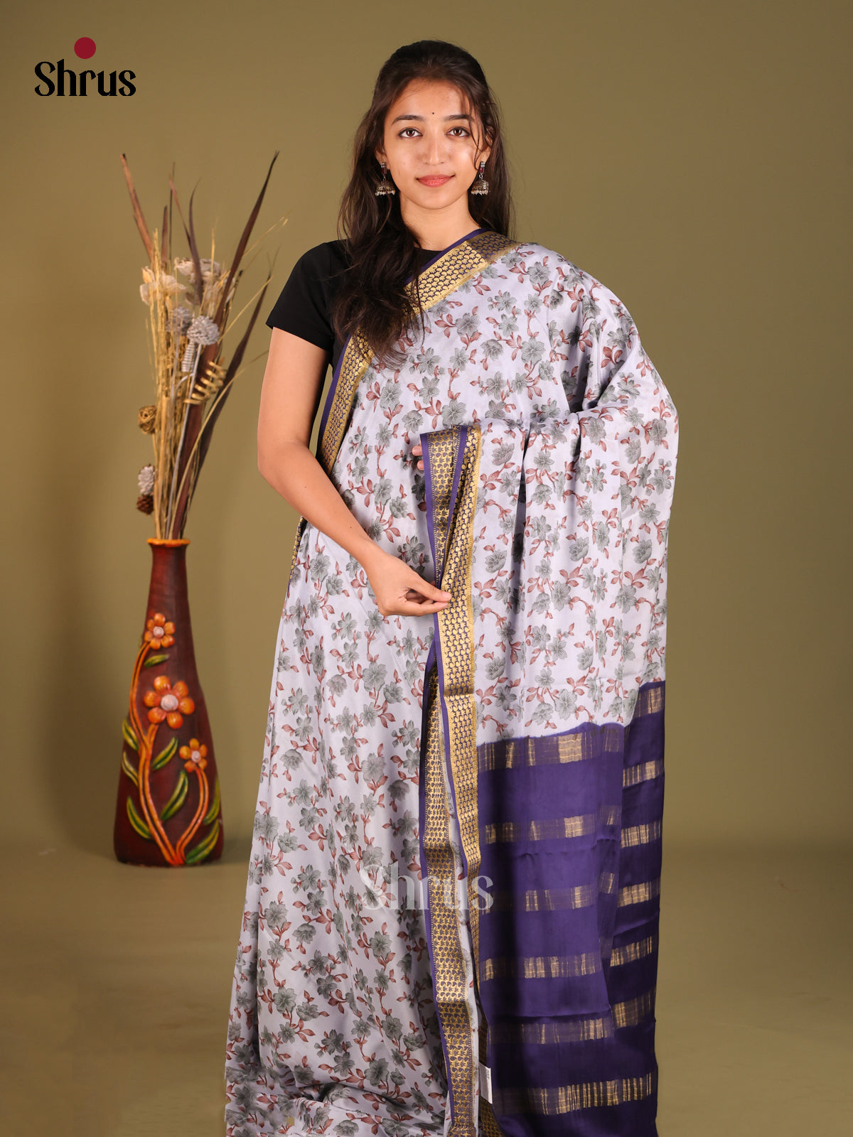 Pretty Light Grey Printed Mysore Silk Saree With Dark Blue Zari Border