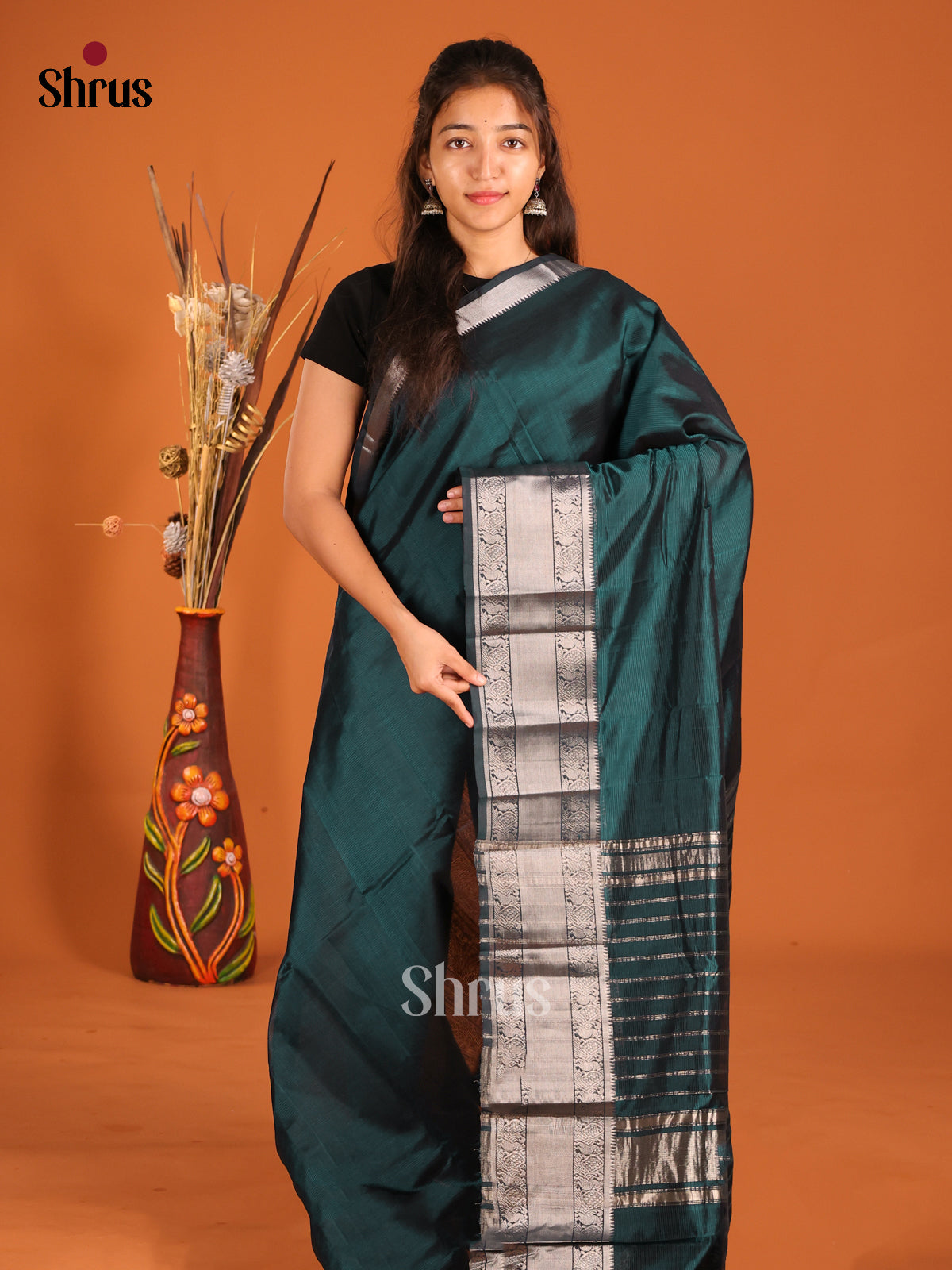 Peacock Green single Tone Mangalagiri silkcotton Saree with peacock vine zari border