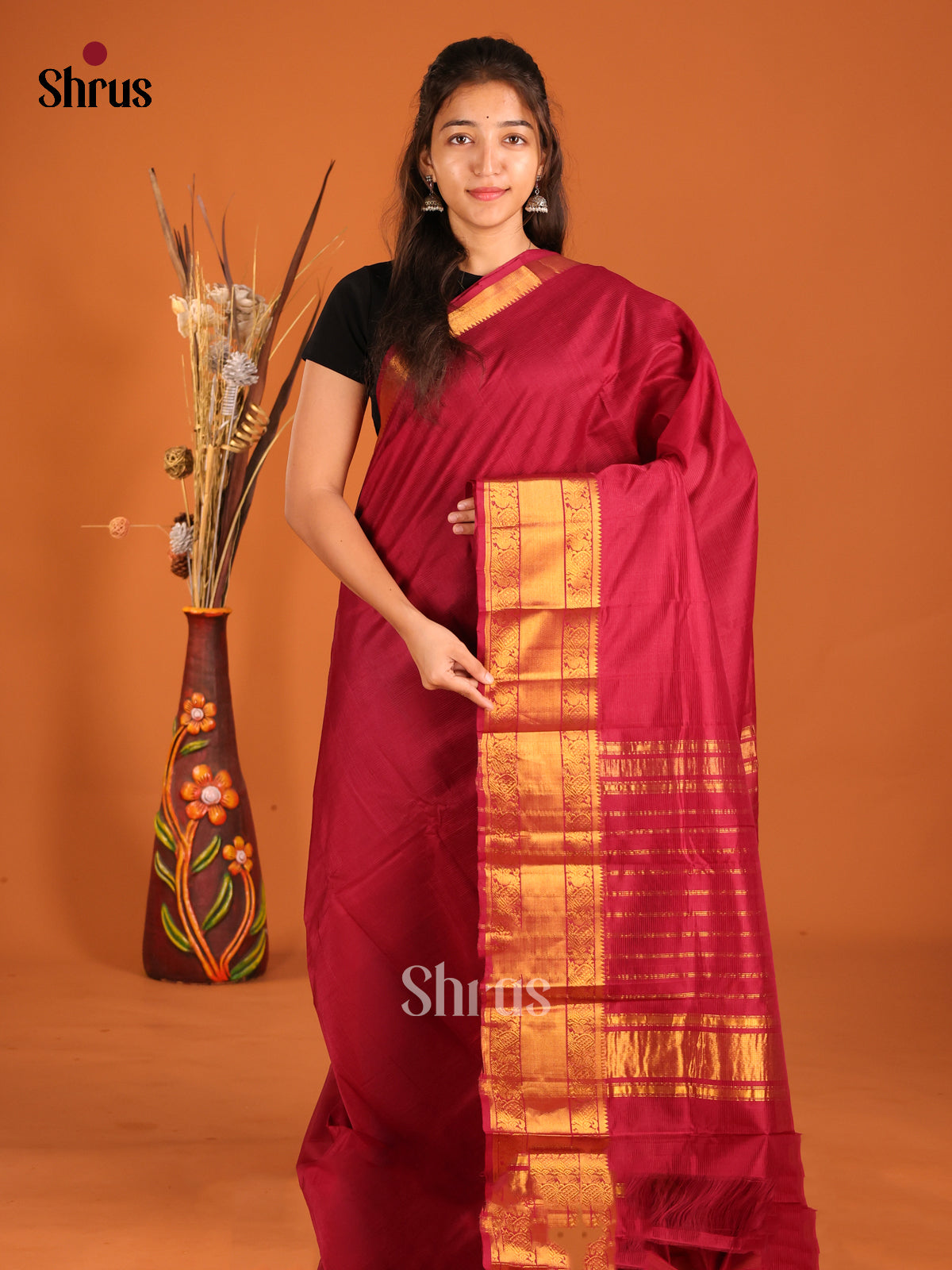 Red single Tone Mangalagiri silkcotton Saree with gold zari border