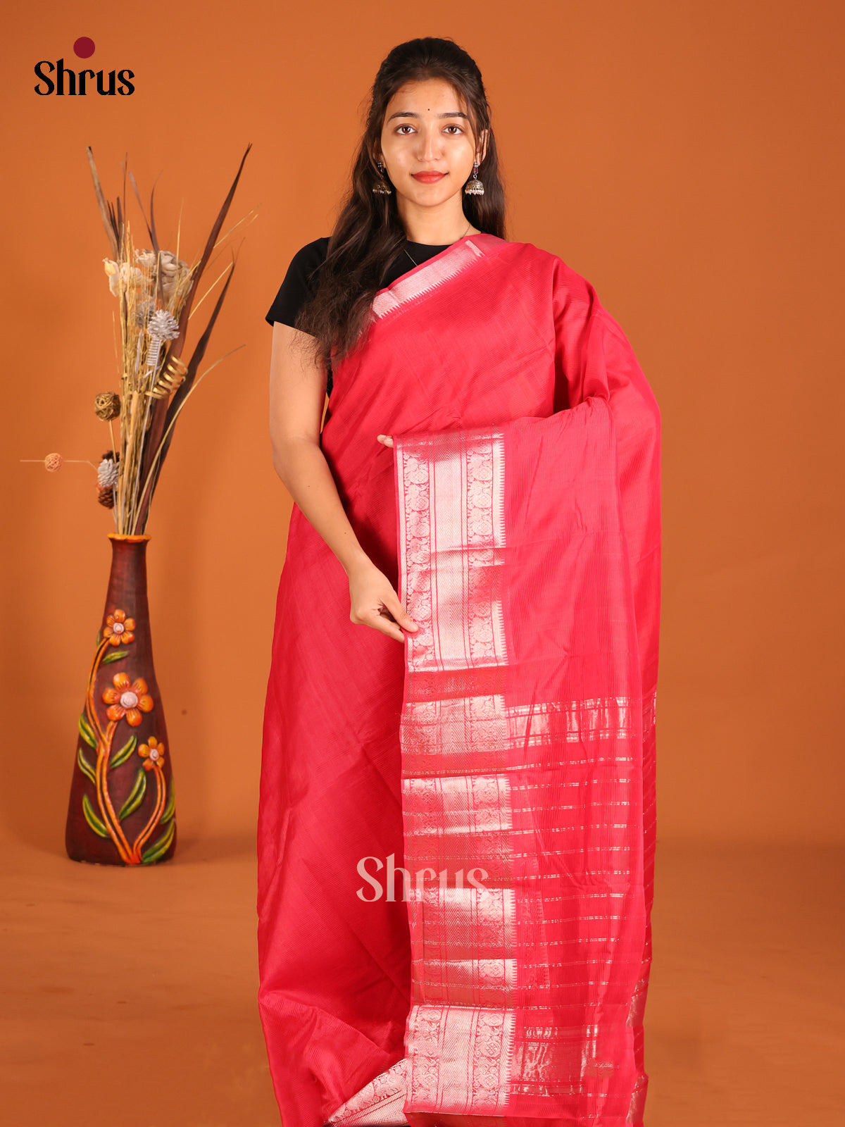 Red single tone Mangalagiri silkcotton Saree with peacock vine zari border