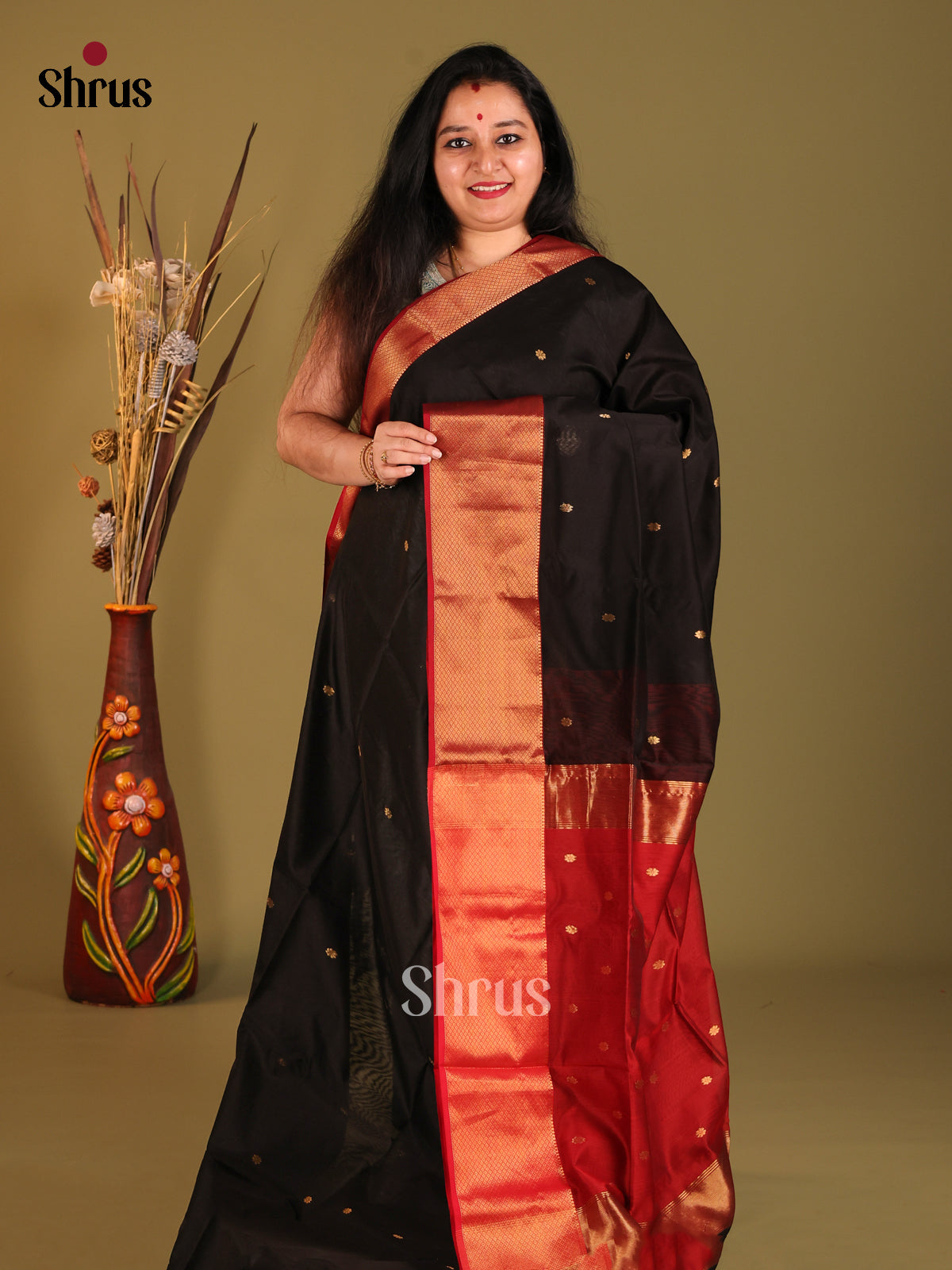 Black & Red- Maheshwari silkcotton Saree